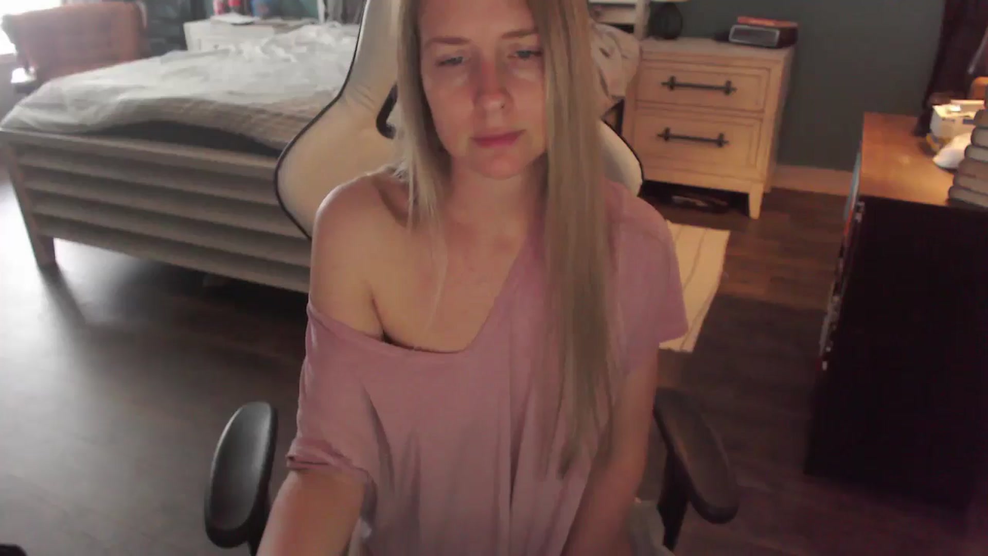 Gallery image thumbnail from ZenZoey's myfreecams stream on, 12/22/2025, 17:54 image 10 of 20