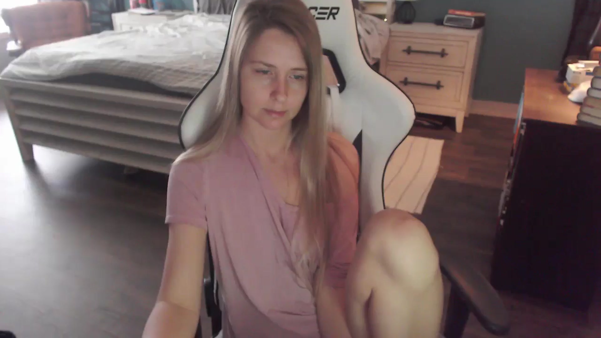 Gallery image thumbnail from ZenZoey's myfreecams stream on, 12/22/2025, 18:59 image 15 of 20