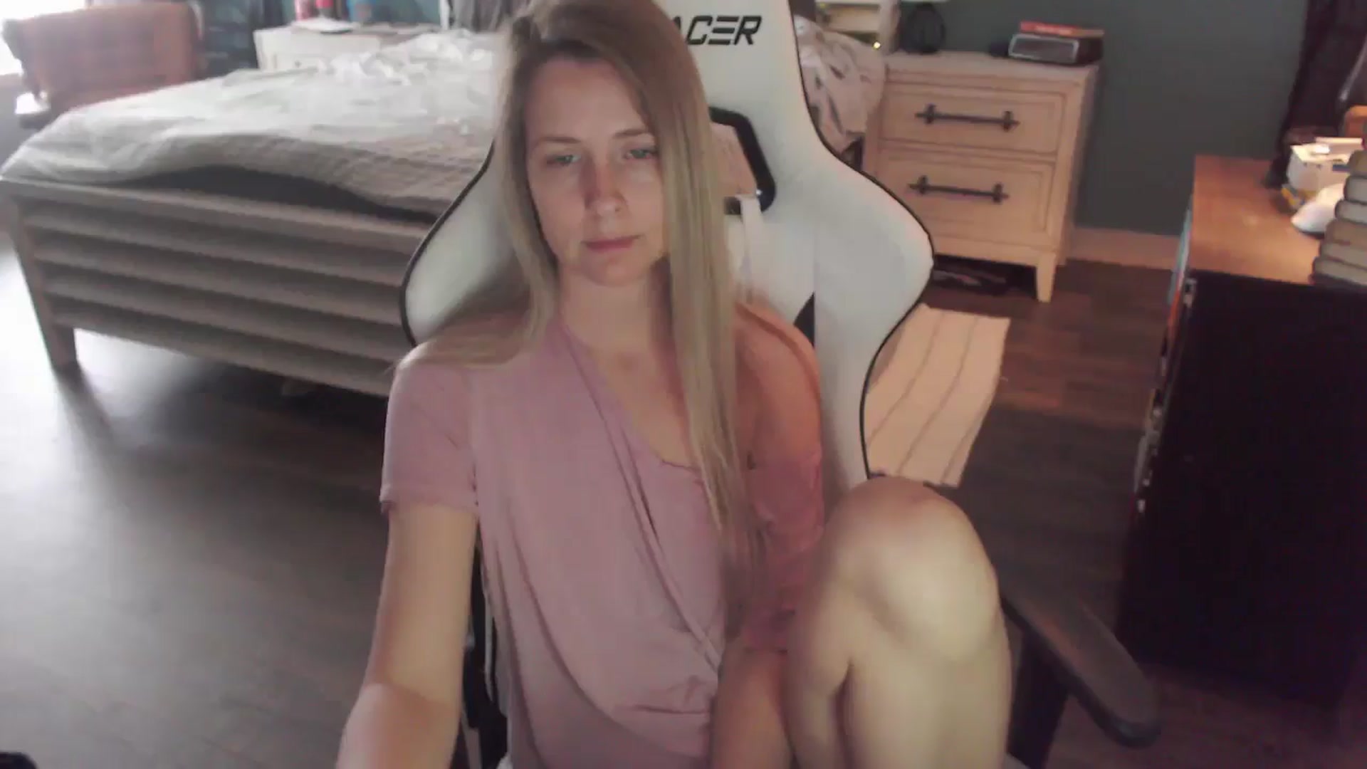 Gallery image thumbnail from ZenZoey's myfreecams stream on, 12/22/2025, 18:59 image 19 of 20