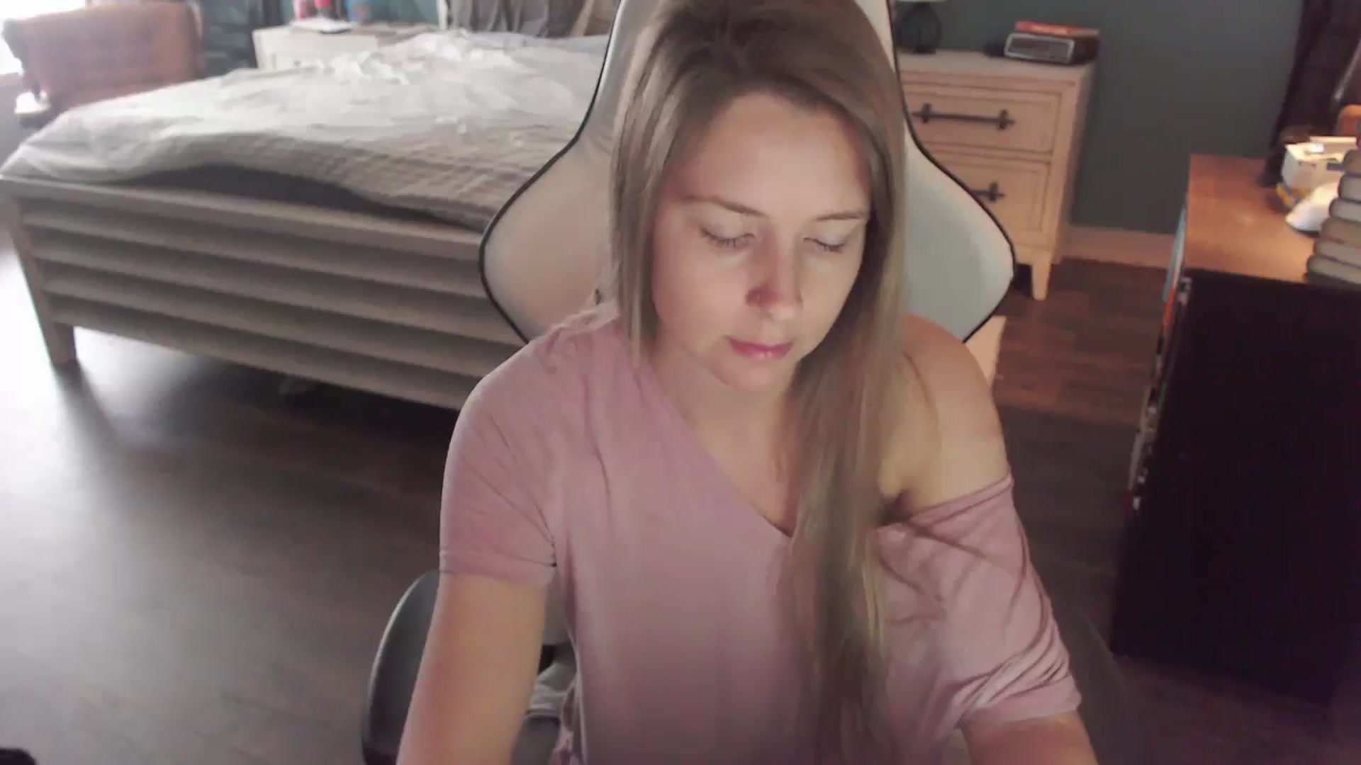 Gallery image thumbnail from ZenZoey's myfreecams stream on, 12/22/2025, 18:59 image 11 of 20