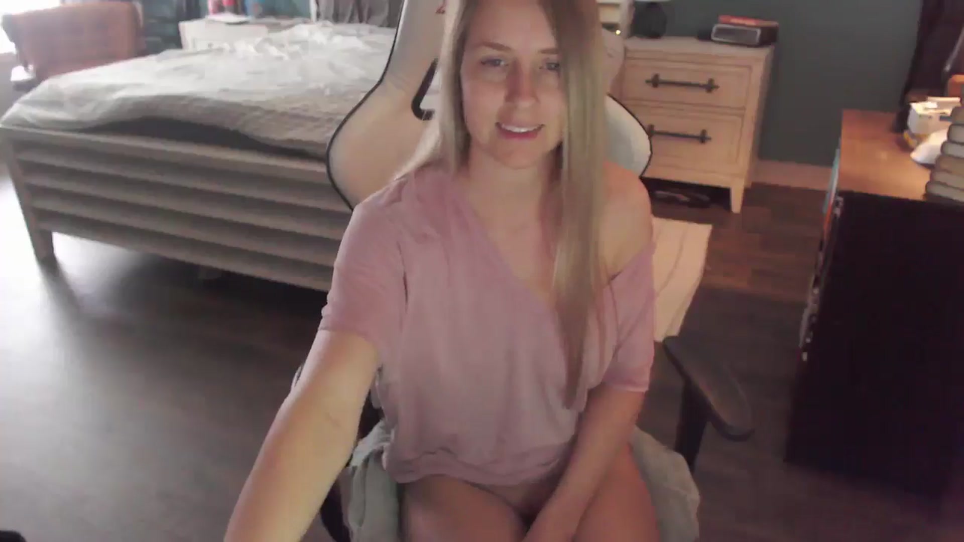 Gallery image thumbnail from ZenZoey's myfreecams stream on, 12/22/2025, 18:59 image 7 of 20