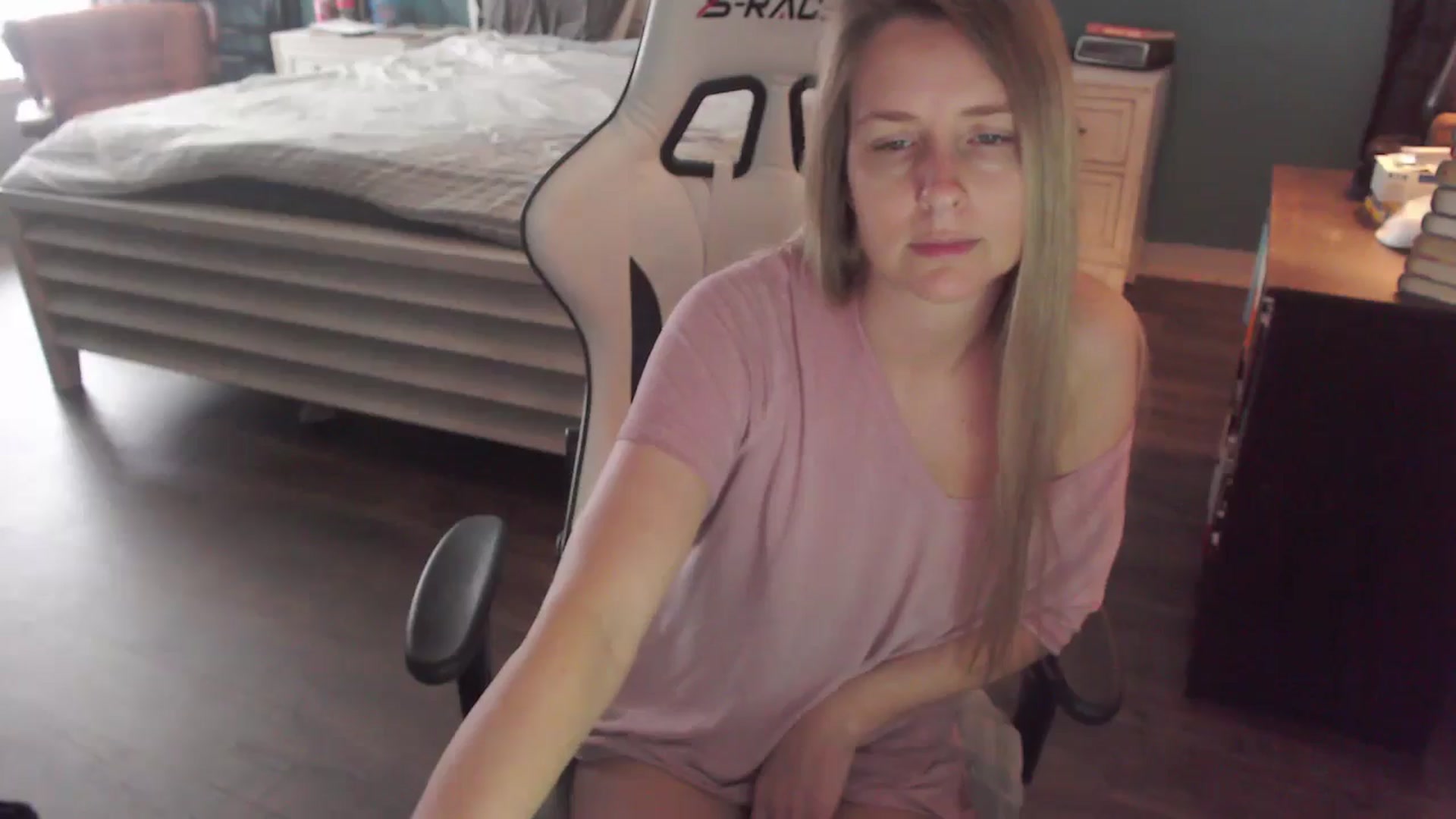 Gallery image thumbnail from ZenZoey's myfreecams stream on, 12/22/2025, 18:59 image 9 of 20