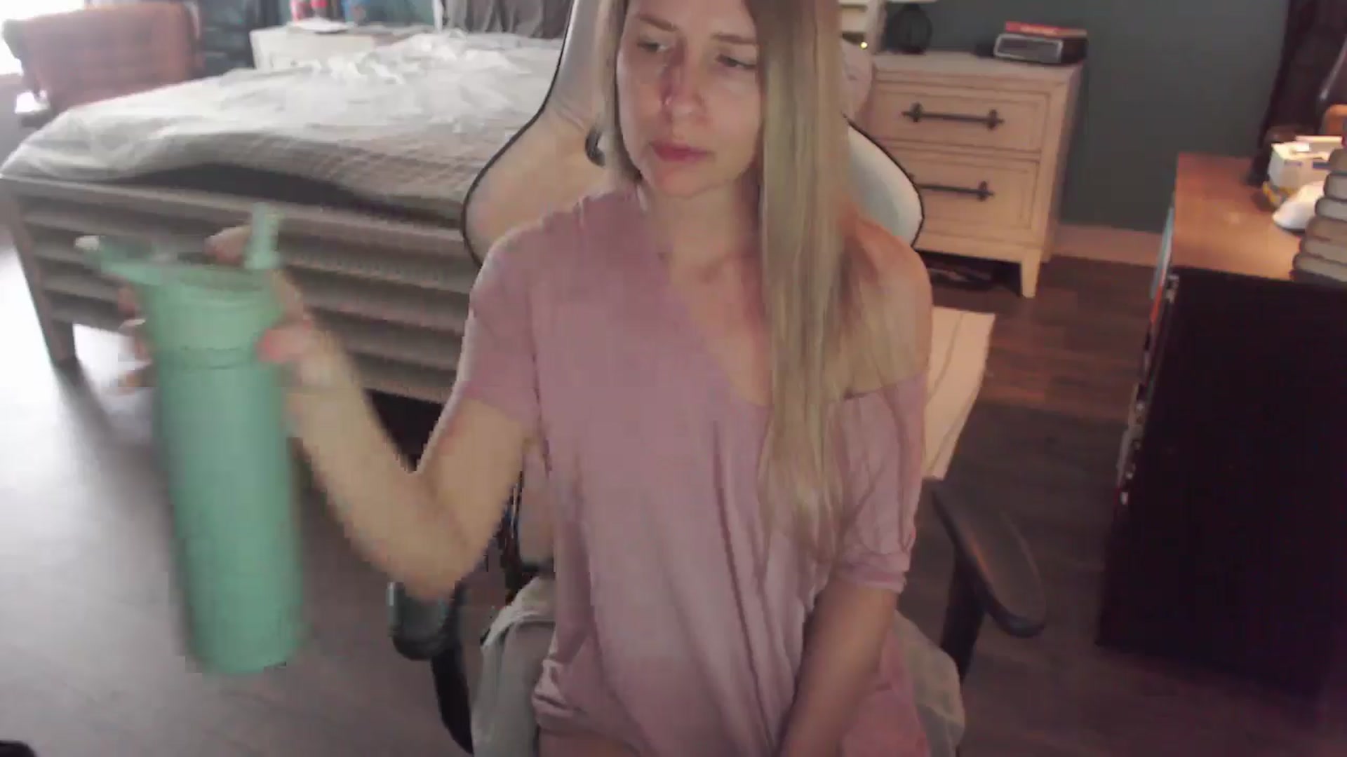 Gallery image thumbnail from ZenZoey's myfreecams stream on, 12/22/2025, 18:59 image 8 of 20
