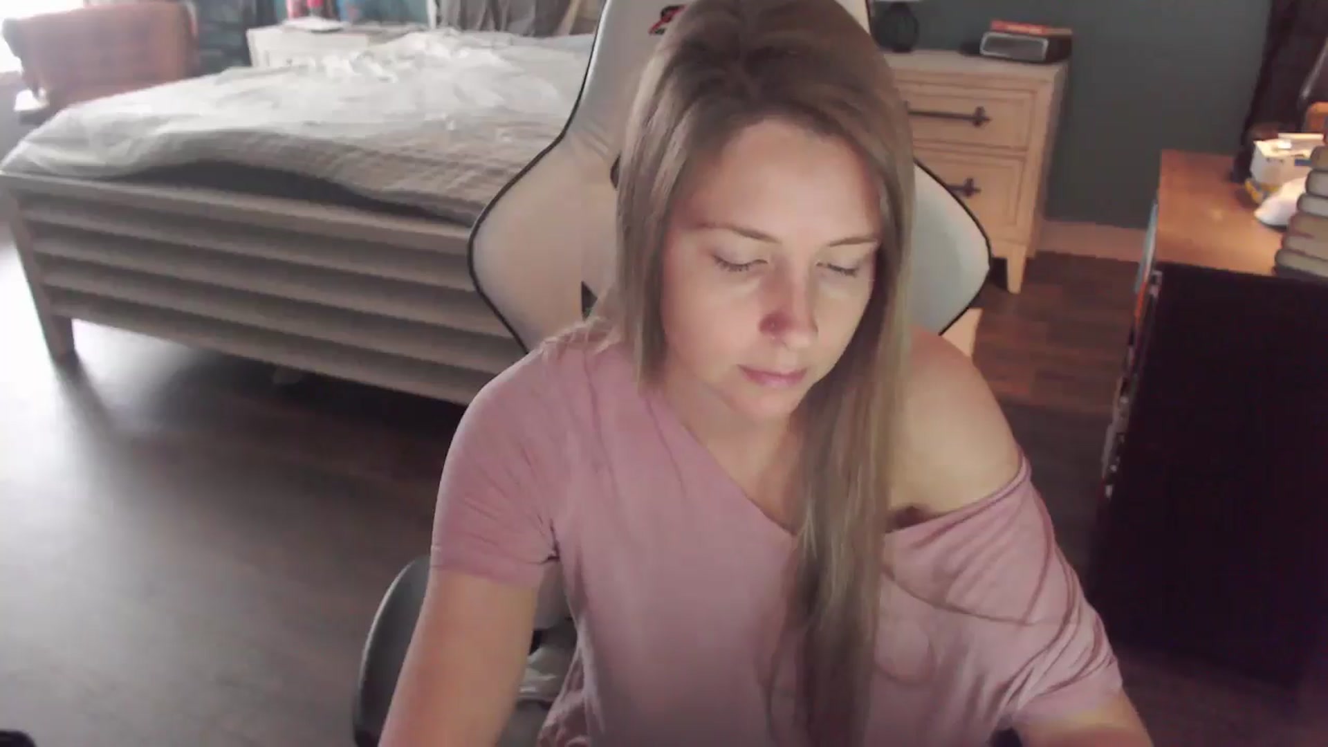 Gallery image thumbnail from ZenZoey's myfreecams stream on, 12/22/2025, 18:59 image 12 of 20