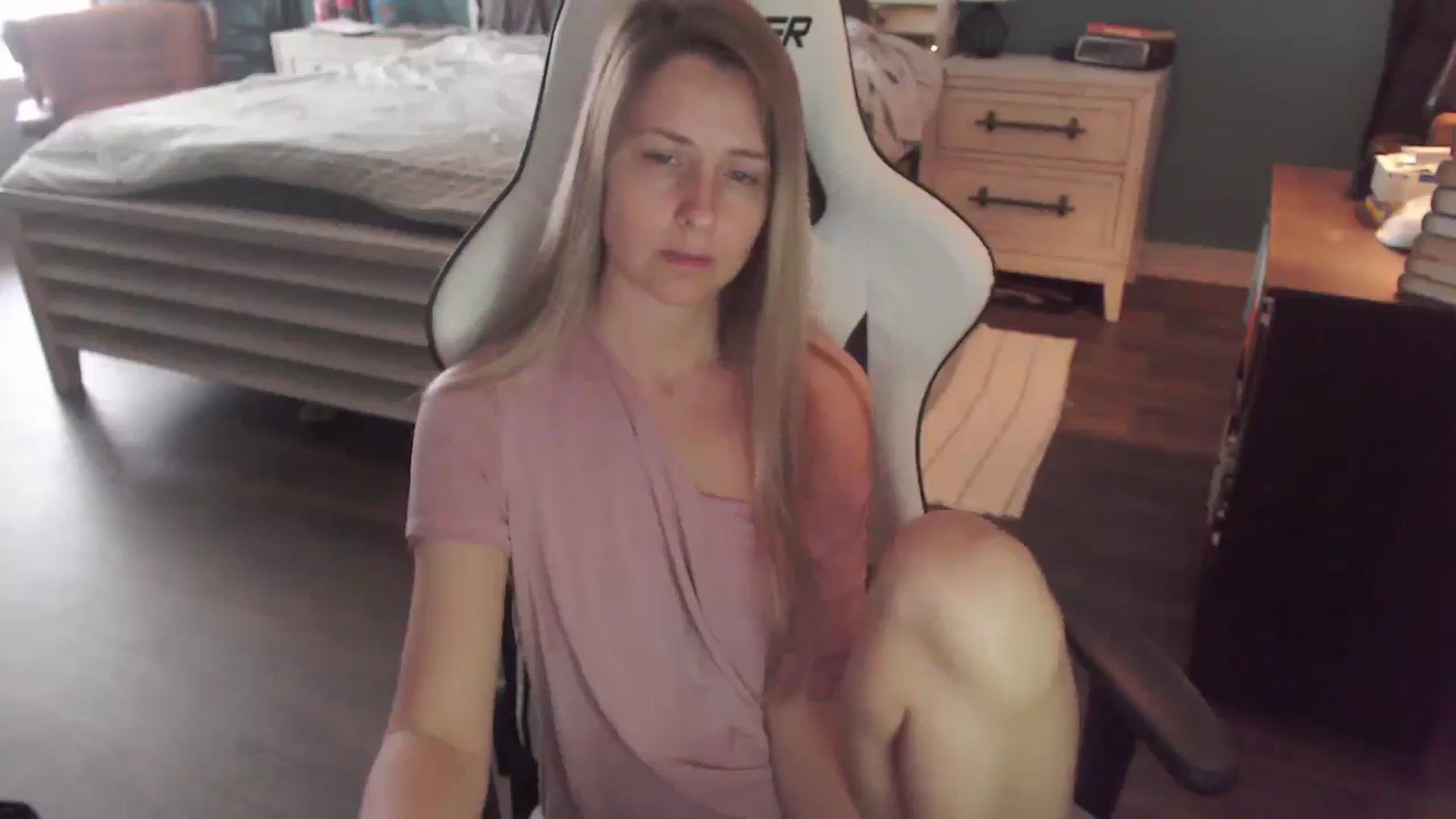 Gallery image thumbnail from ZenZoey's myfreecams stream on, 12/22/2025, 18:59 image 20 of 20