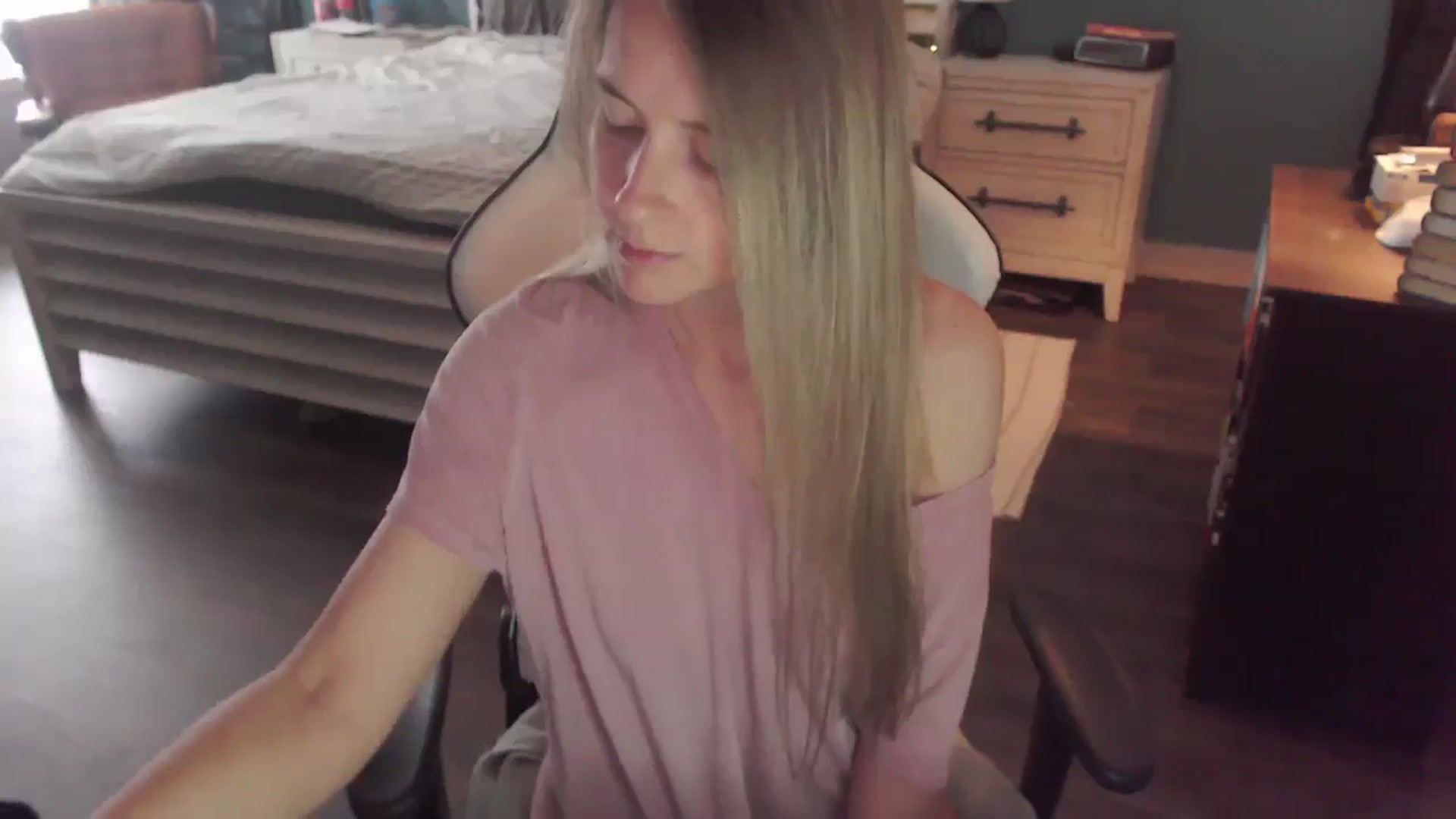 Gallery image thumbnail from ZenZoey's myfreecams stream on, 12/22/2025, 19:26 image 12 of 20