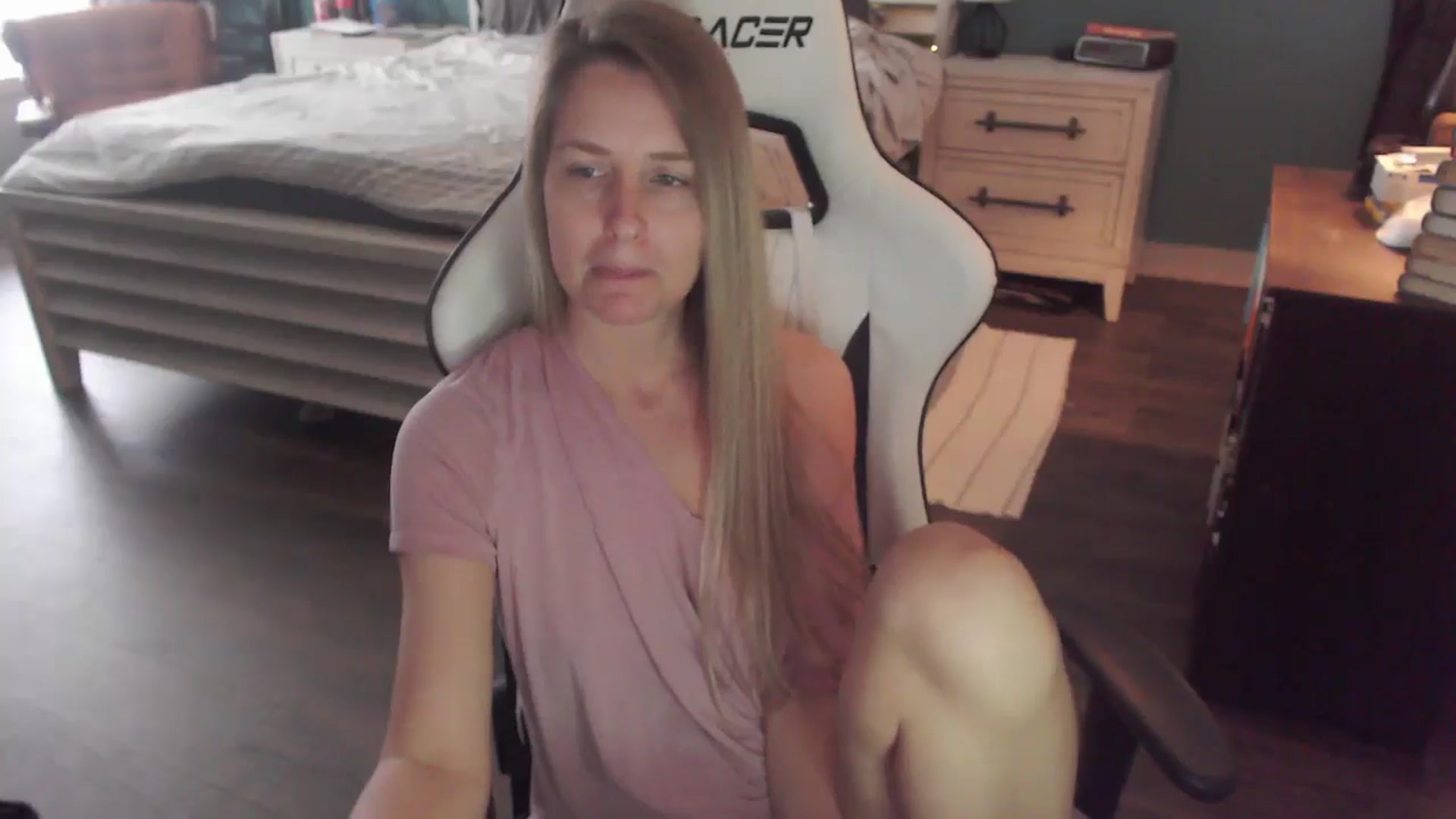 Gallery image thumbnail from ZenZoey's myfreecams stream on, 12/22/2025, 19:26 image 6 of 20