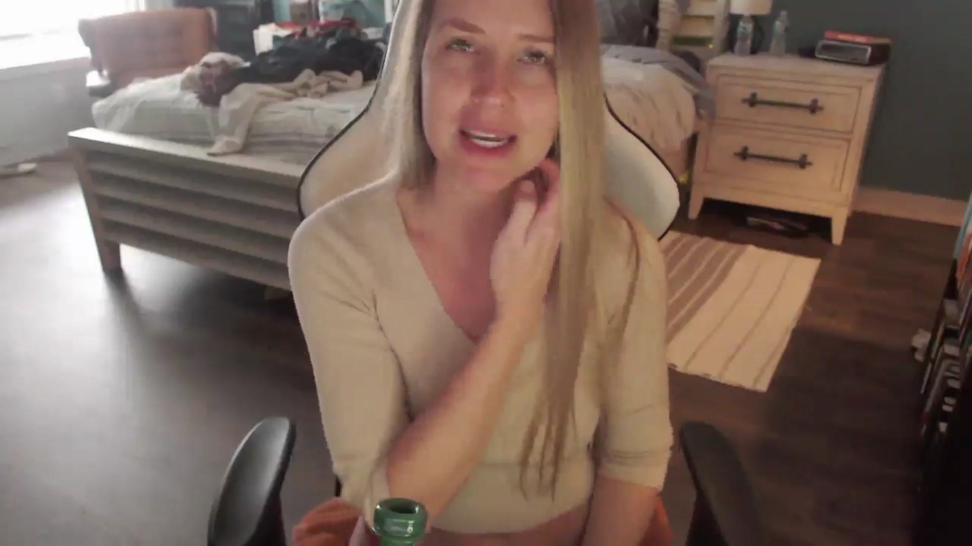 Gallery image thumbnail from ZenZoey's myfreecams stream on, 12/29/2025, 18:18 image 2 of 20