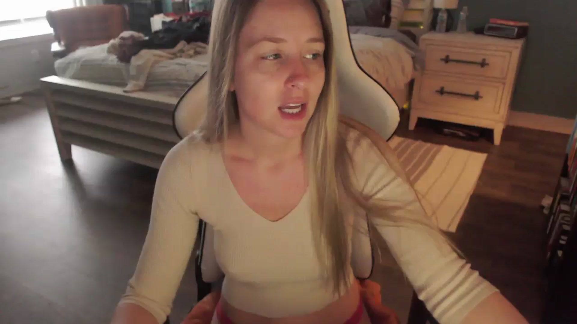 Gallery image thumbnail from ZenZoey's myfreecams stream on, 12/29/2025, 18:18 image 8 of 20
