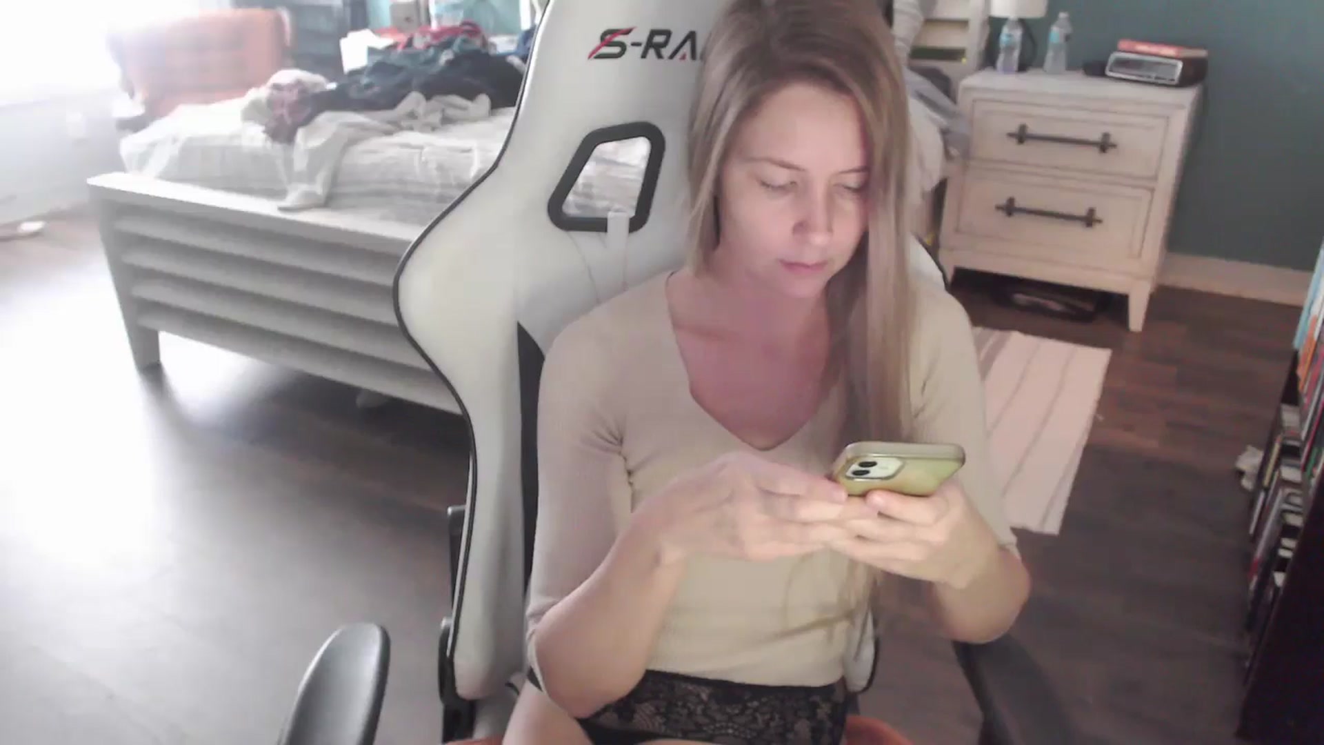 Gallery image thumbnail from ZenZoey's myfreecams stream on, 12/29/2025, 20:25 image 6 of 20