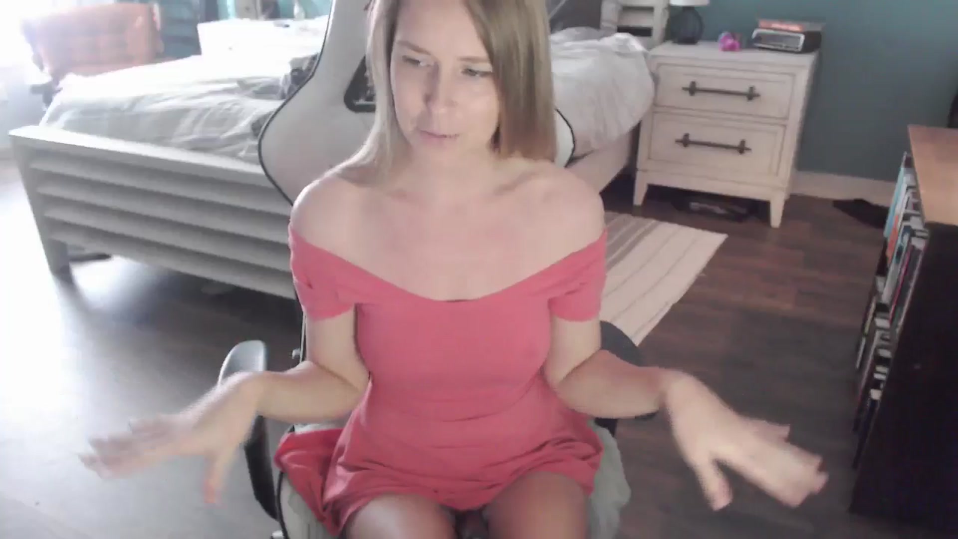 Gallery image thumbnail from ZenZoey's myfreecams stream on, 12/30/2025, 20:30 image 15 of 20