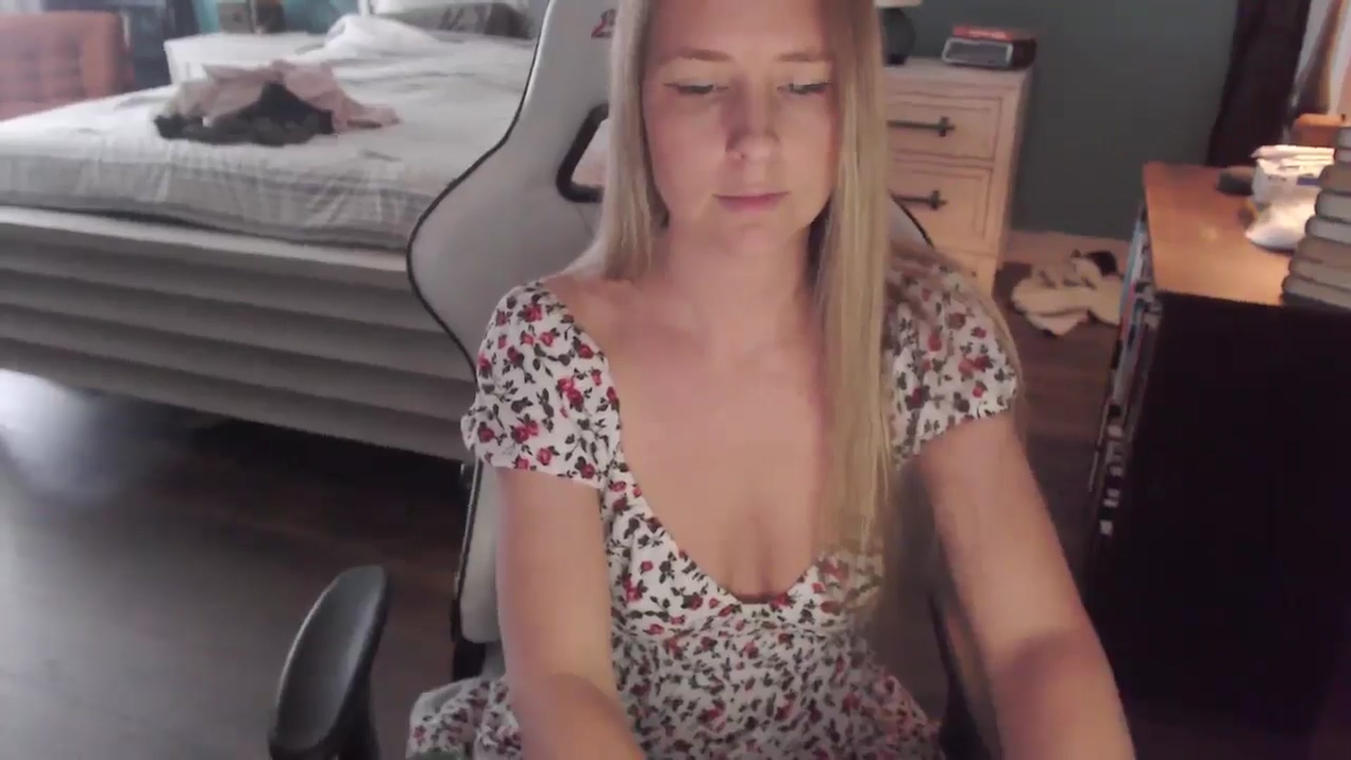 Gallery image thumbnail from ZenZoey's myfreecams stream on, 01/02/2026, 19:29 image 14 of 20