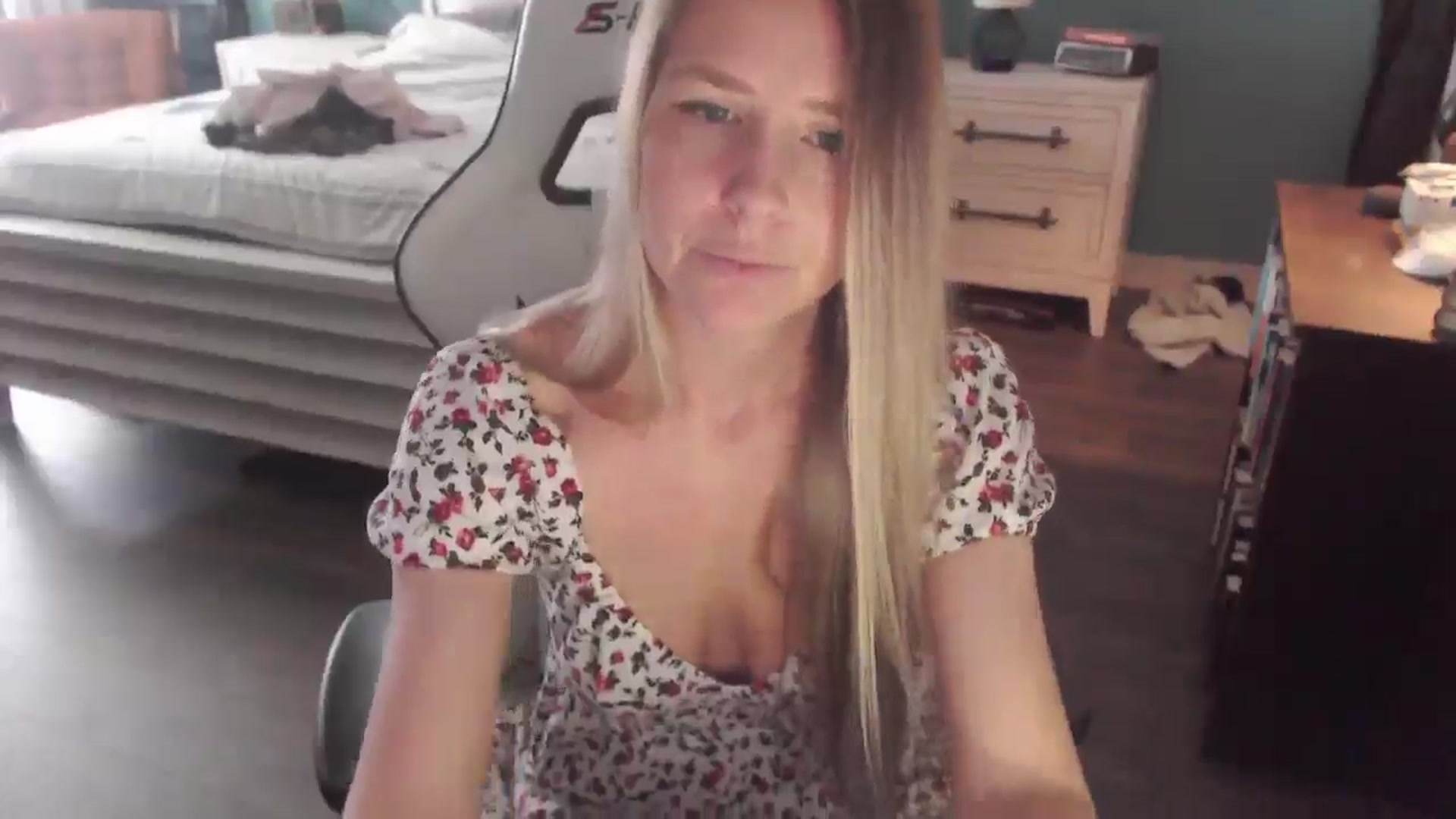Gallery image thumbnail from ZenZoey's myfreecams stream on, 01/02/2026, 19:29 image 6 of 20