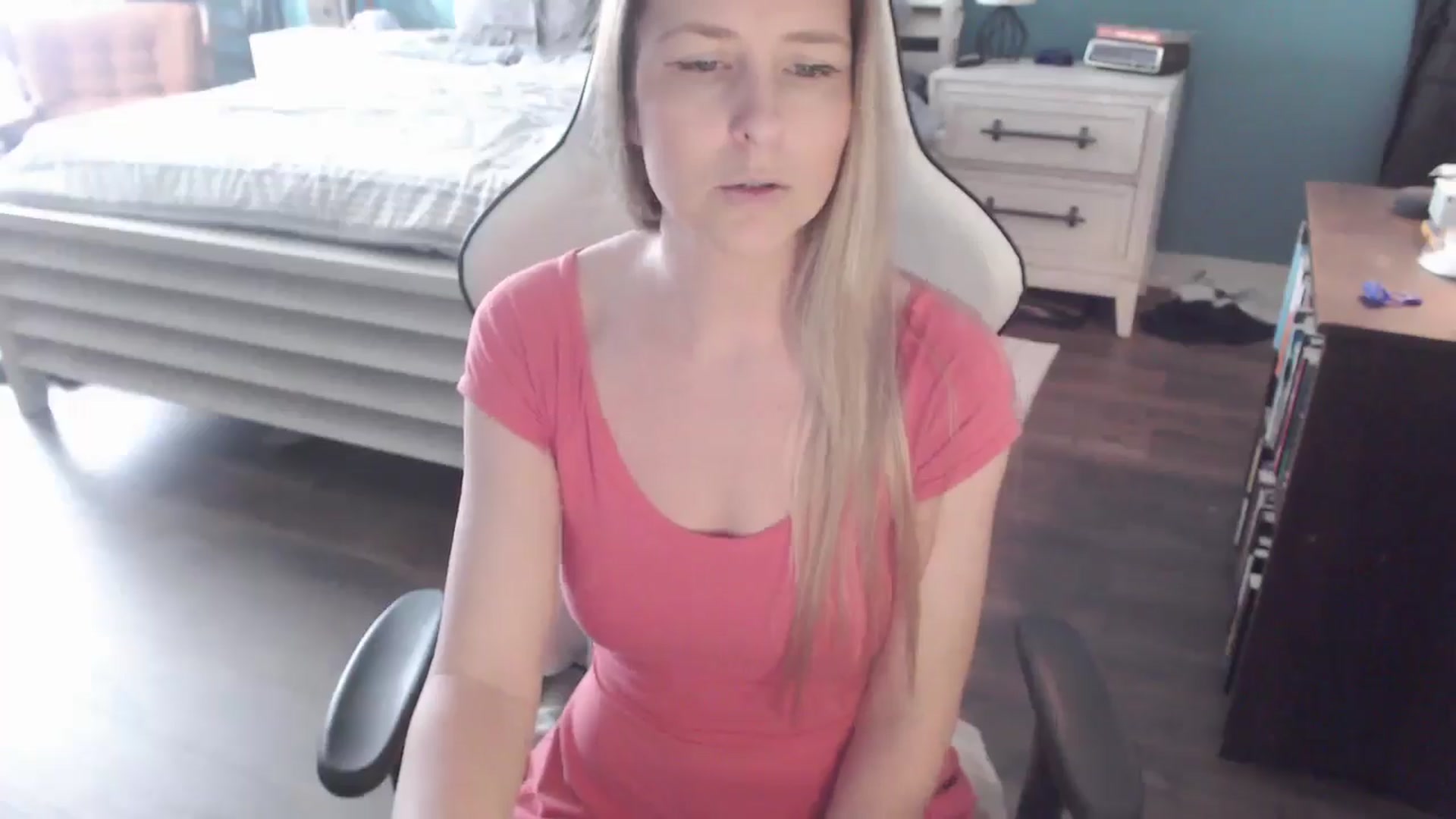 Gallery image thumbnail from ZenZoey's myfreecams stream on, 01/05/2026, 19:56 image 16 of 20