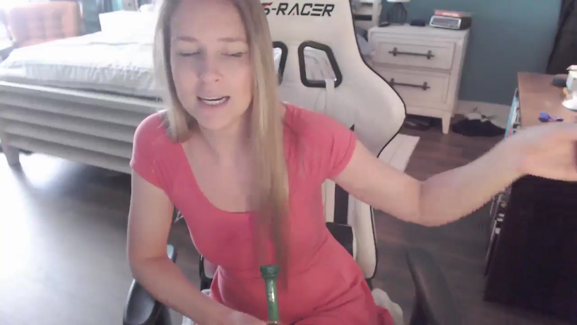 Gallery image thumbnail from ZenZoey's myfreecams stream on, 01/05/2026, 19:56 image 10 of 20