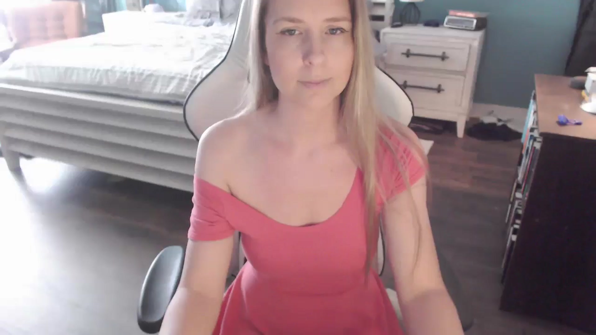 Gallery image thumbnail from ZenZoey's myfreecams stream on, 01/05/2026, 19:56 image 19 of 20
