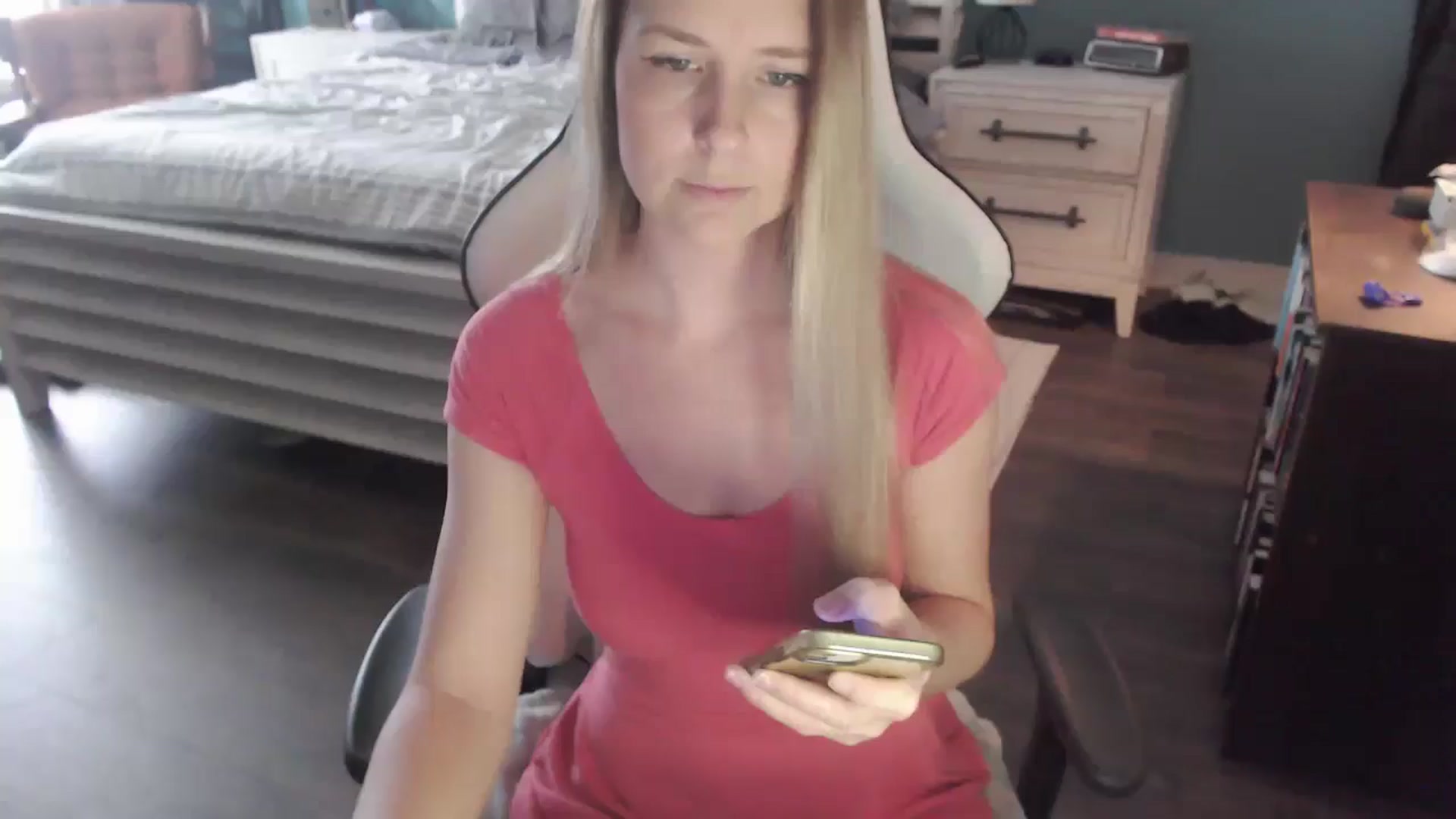 Gallery image thumbnail from ZenZoey's myfreecams stream on, 01/05/2026, 19:56 image 1 of 20