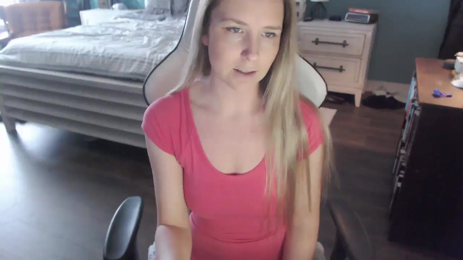 Gallery image thumbnail from ZenZoey's myfreecams stream on, 01/05/2026, 19:56 image 4 of 20
