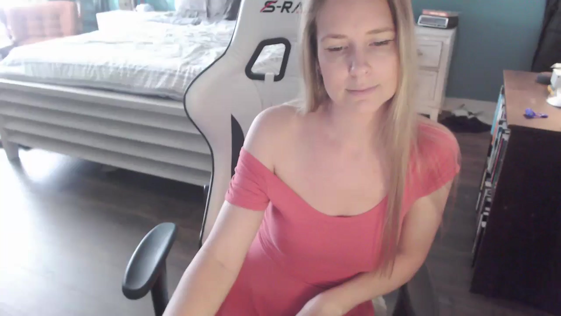 Gallery image thumbnail from ZenZoey's myfreecams stream on, 01/05/2026, 19:56 image 20 of 20