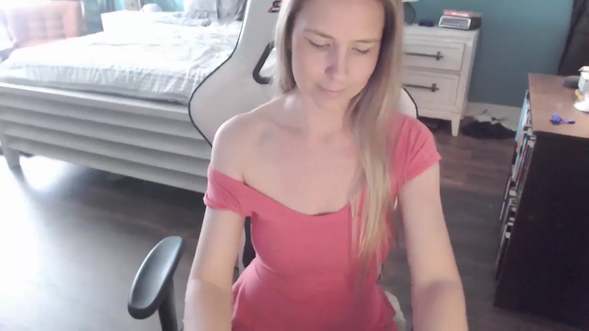 Gallery image thumbnail from ZenZoey's myfreecams stream on, 01/05/2026, 19:56 image 18 of 20