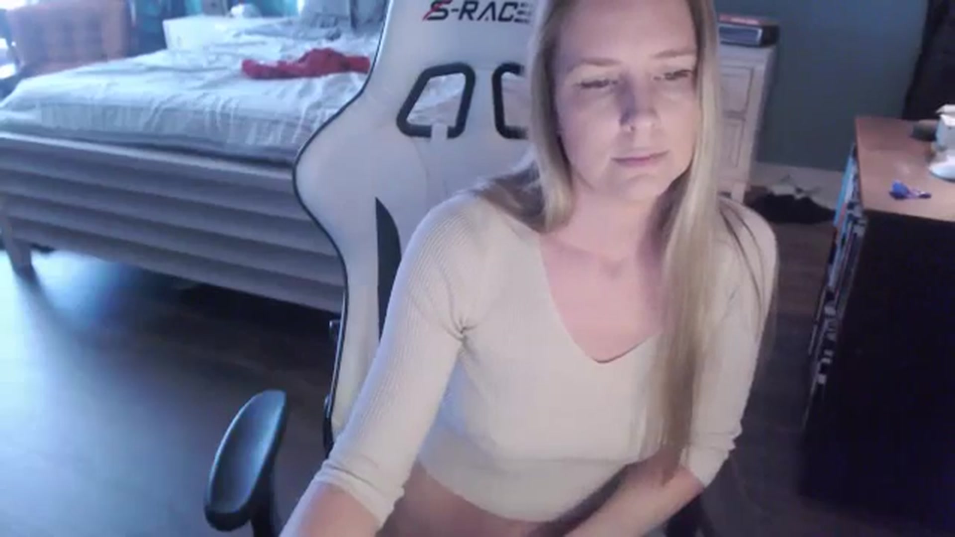 Gallery image thumbnail from ZenZoey's myfreecams stream on, 01/05/2026, 21:21 image 18 of 20