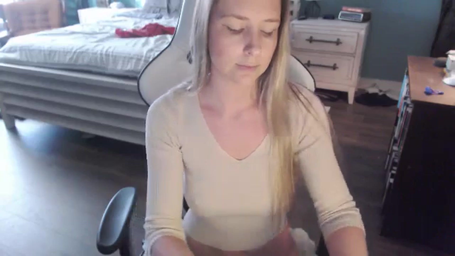 Gallery image thumbnail from ZenZoey's myfreecams stream on, 01/05/2026, 21:21 image 17 of 20