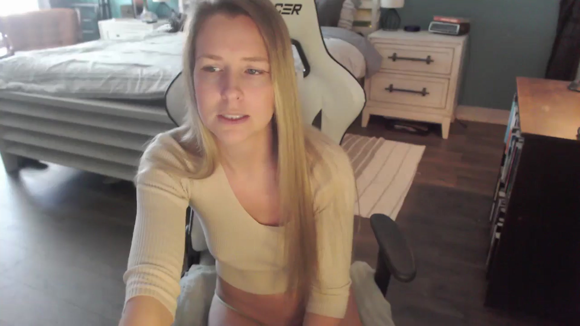 Gallery image thumbnail from ZenZoey's myfreecams stream on, 01/06/2026, 18:55 image 9 of 20
