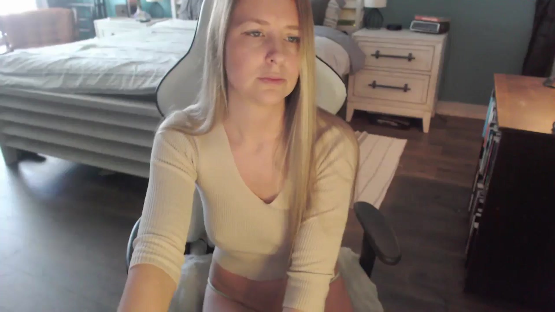 Gallery image thumbnail from ZenZoey's myfreecams stream on, 01/06/2026, 18:55 image 4 of 20