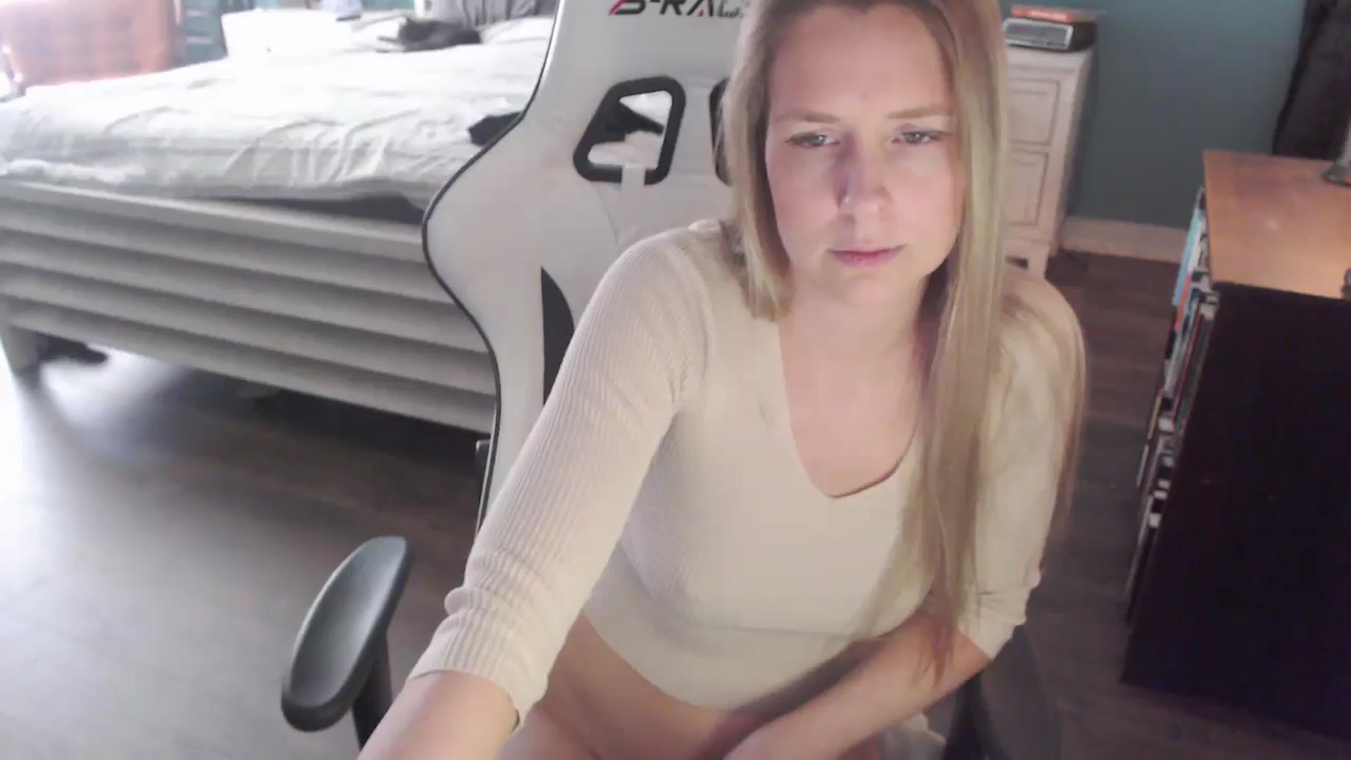 Gallery image thumbnail from ZenZoey's myfreecams stream on, 01/06/2026, 22:32 image 2 of 20