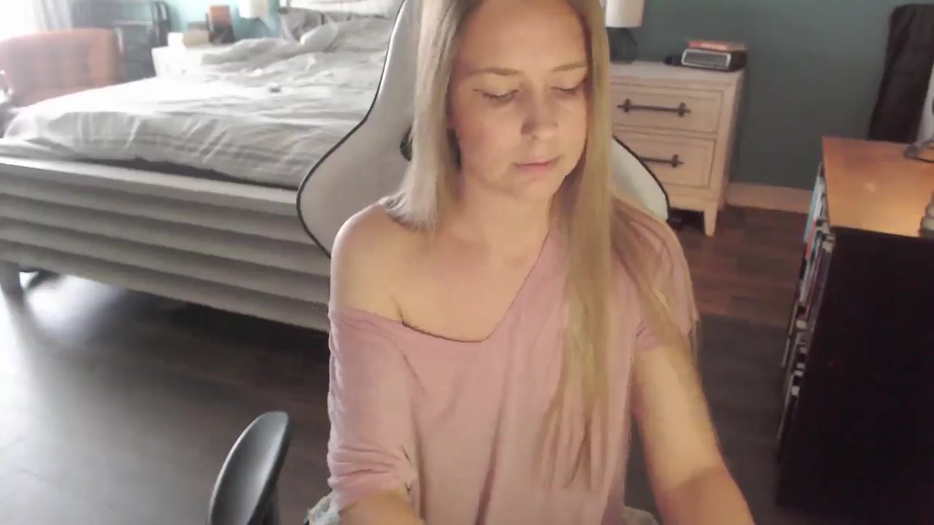 Gallery image thumbnail from ZenZoey's myfreecams stream on, 01/07/2026, 18:24 image 20 of 20