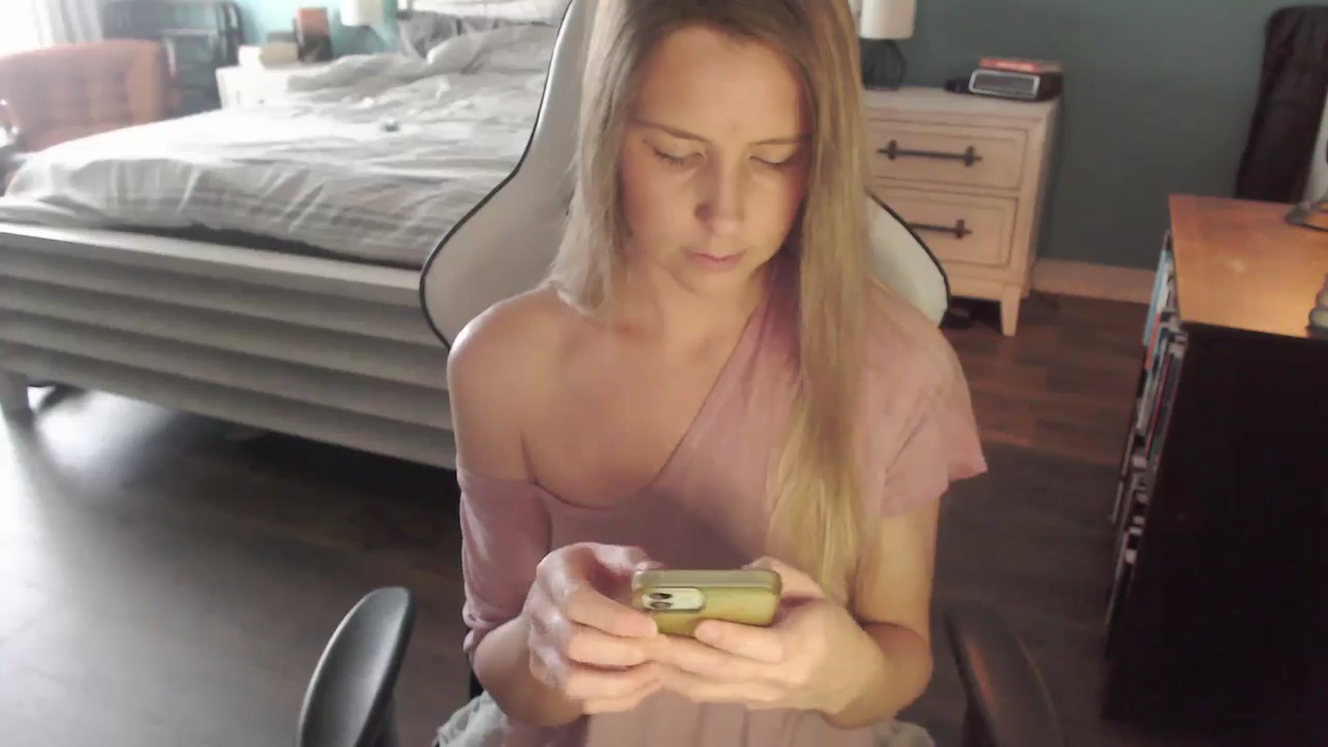 Gallery image thumbnail from ZenZoey's myfreecams stream on, 01/07/2026, 18:24 image 18 of 20