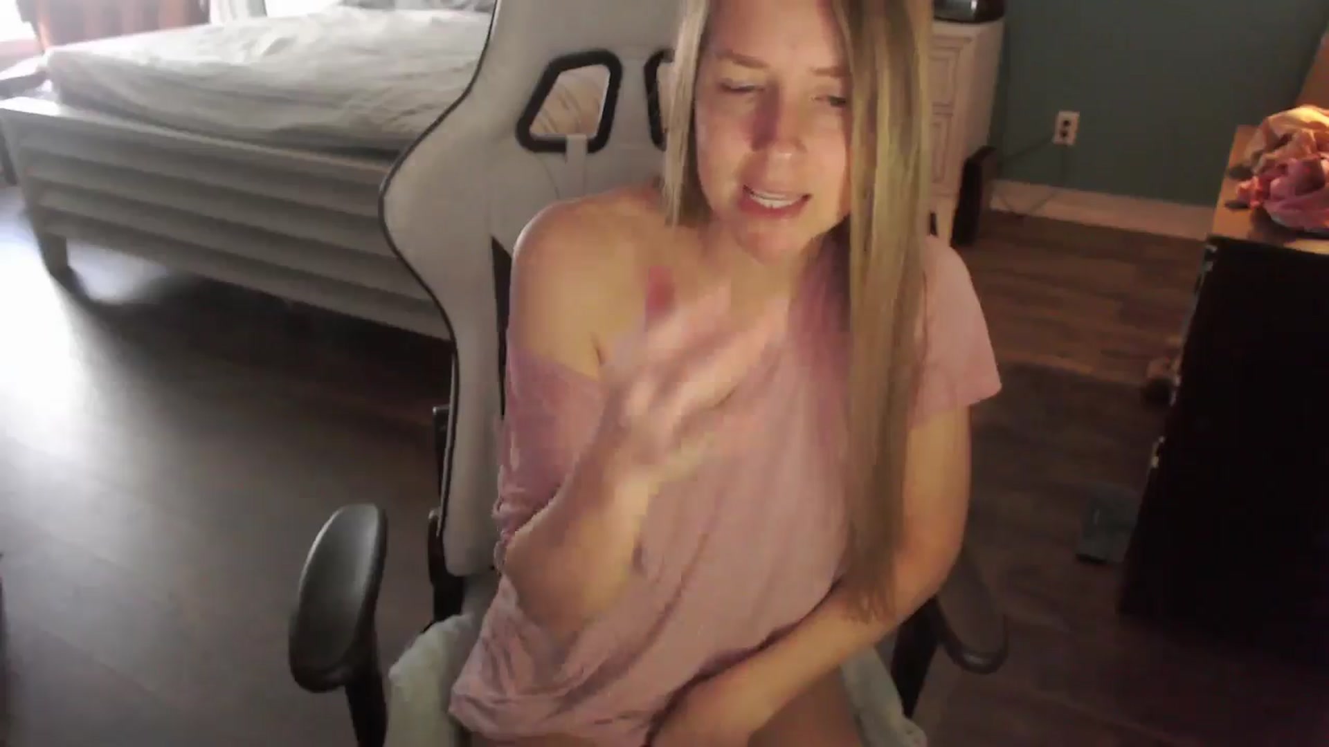 Gallery image thumbnail from ZenZoey's myfreecams stream on, 01/12/2026, 17:08 image 6 of 20