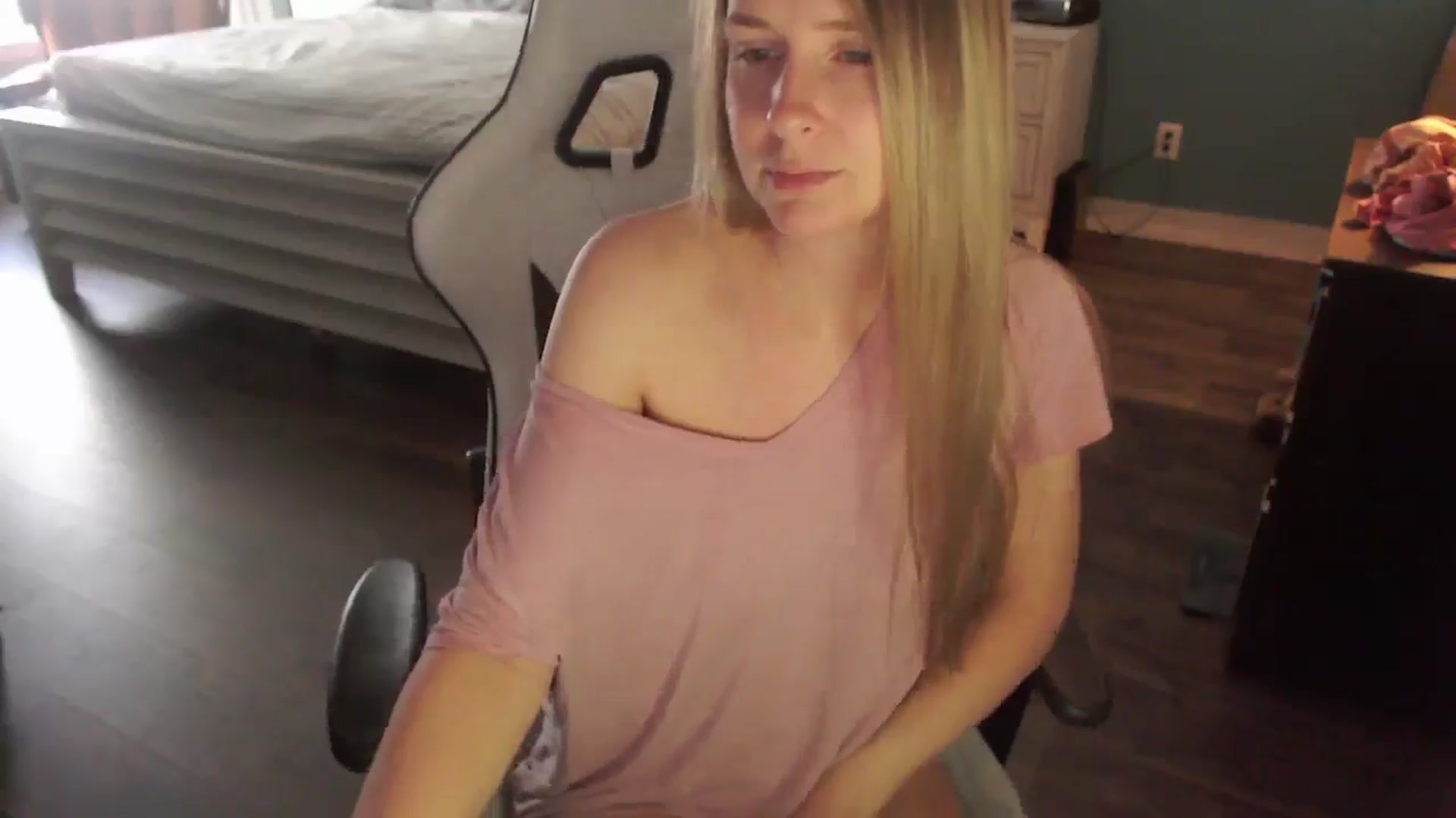 Gallery image thumbnail from ZenZoey's myfreecams stream on, 01/12/2026, 17:08 image 5 of 20