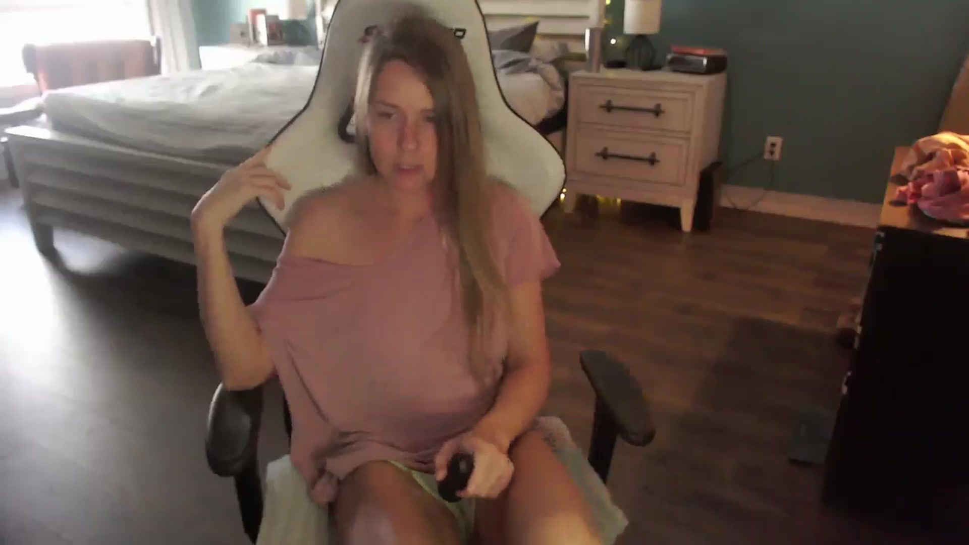 Gallery image thumbnail from ZenZoey's myfreecams stream on, 01/12/2026, 17:08 image 4 of 20
