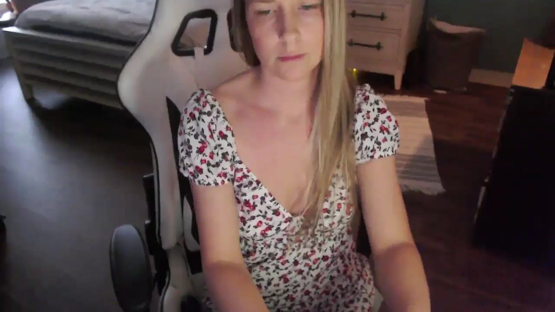 Gallery image thumbnail from ZenZoey's myfreecams stream on, 01/21/2026, 22:03 image 4 of 20