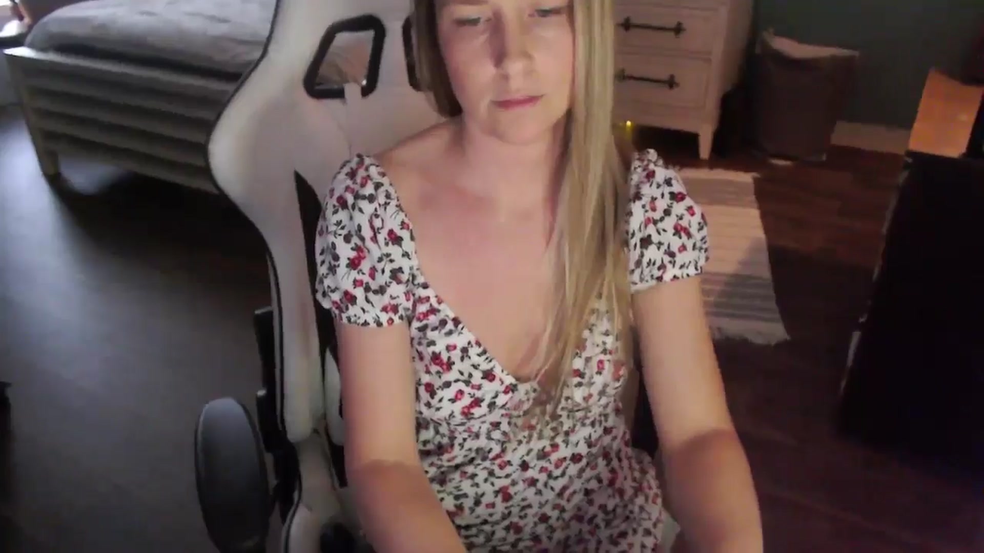 Gallery image thumbnail from ZenZoey's myfreecams stream on, 01/21/2026, 22:03 image 5 of 20