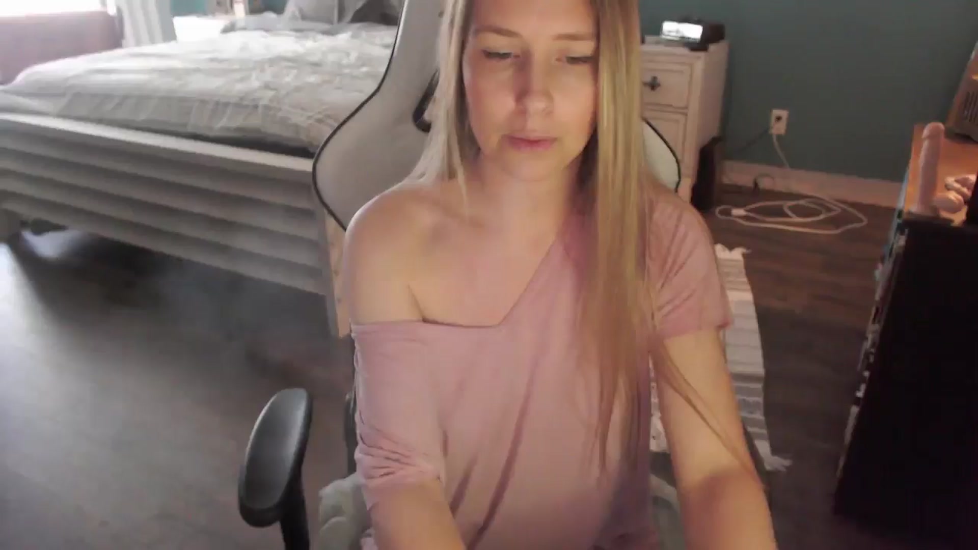 Gallery image thumbnail from ZenZoey's myfreecams stream on, 01/26/2026, 17:20 image 9 of 20