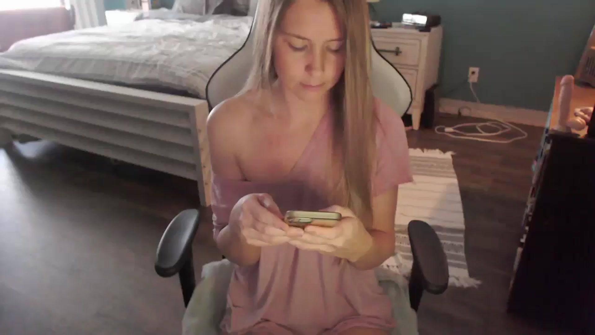 Gallery image thumbnail from ZenZoey's myfreecams stream on, 01/26/2026, 17:20 image 8 of 20