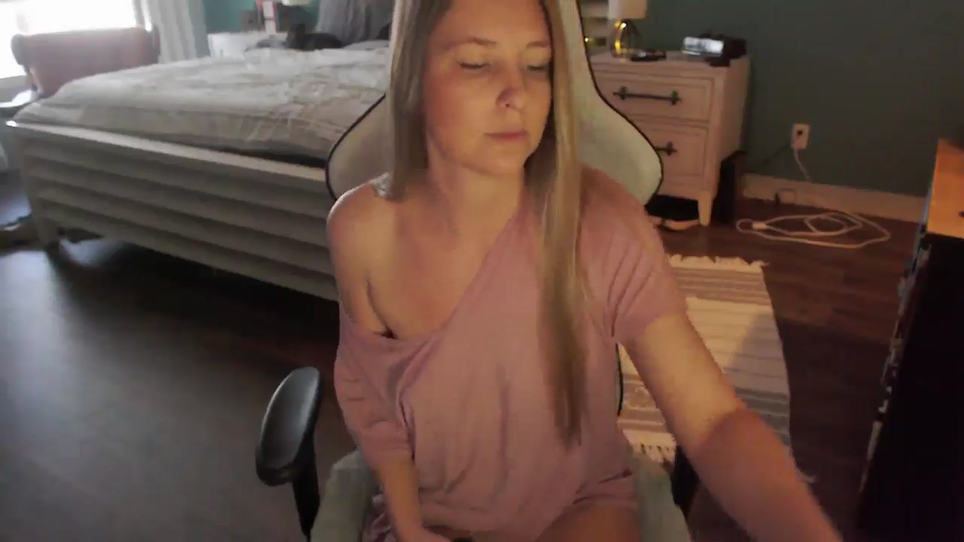 Gallery image thumbnail from ZenZoey's myfreecams stream on, 01/26/2026, 17:50 image 7 of 20