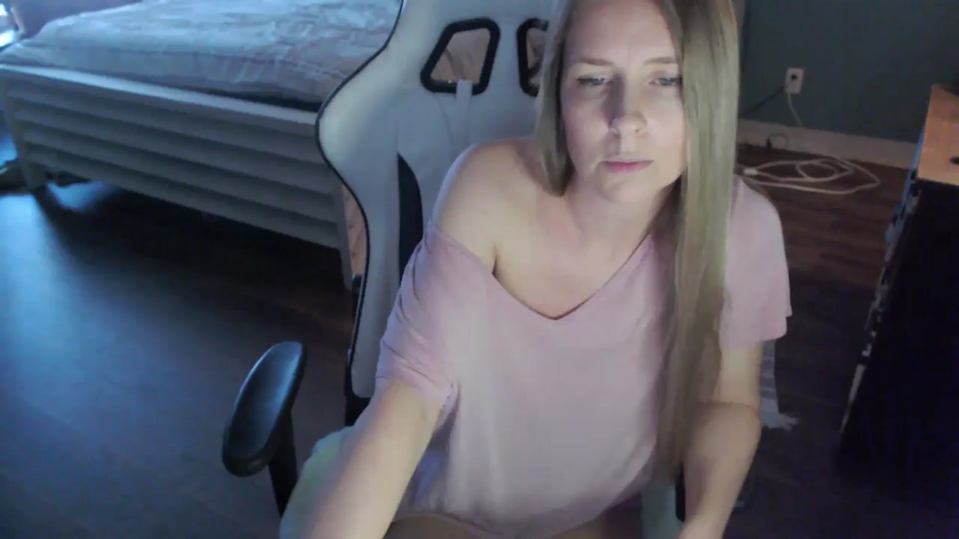 Gallery image thumbnail from ZenZoey's myfreecams stream on, 01/26/2026, 18:31 image 7 of 20
