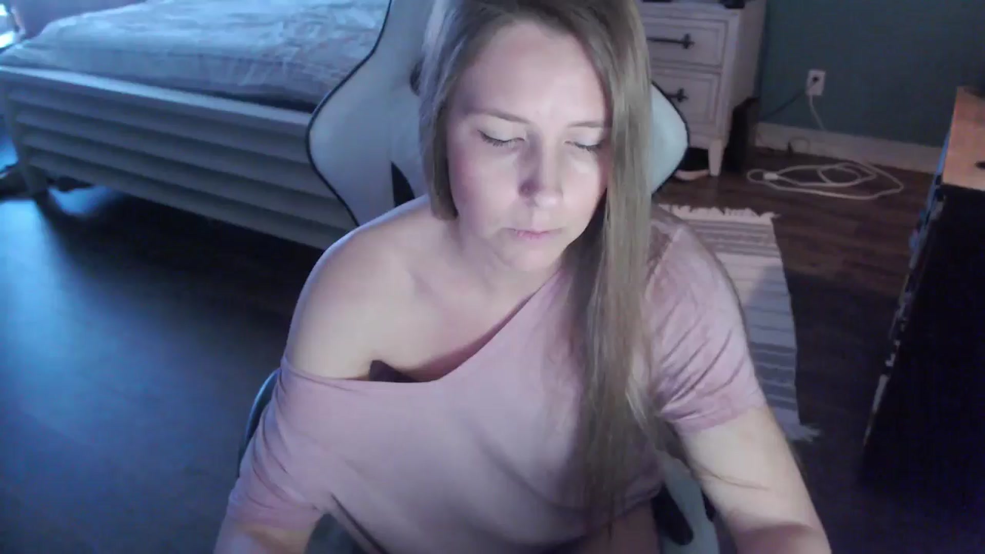 Gallery image thumbnail from ZenZoey's myfreecams stream on, 01/26/2026, 18:31 image 1 of 20