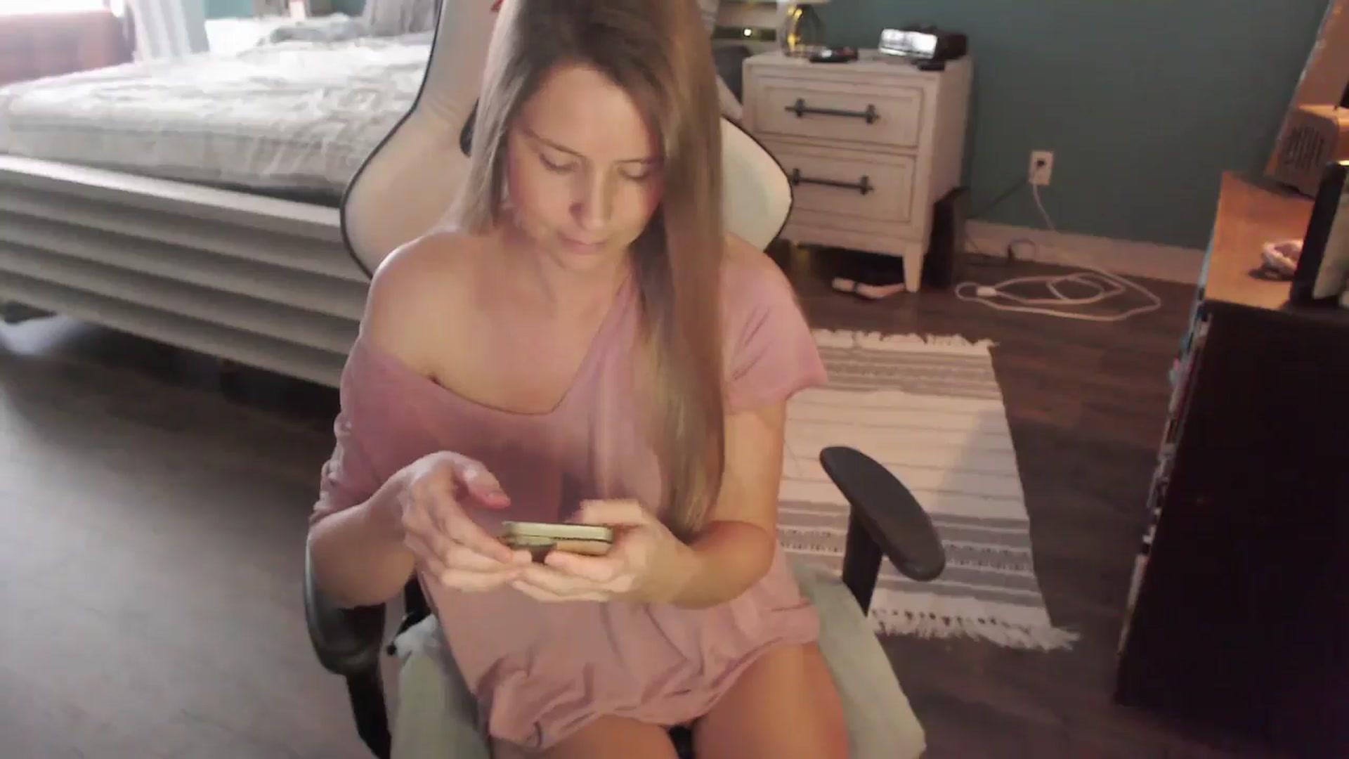 Gallery image thumbnail from ZenZoey's myfreecams stream on, 01/26/2026, 19:14 image 15 of 20