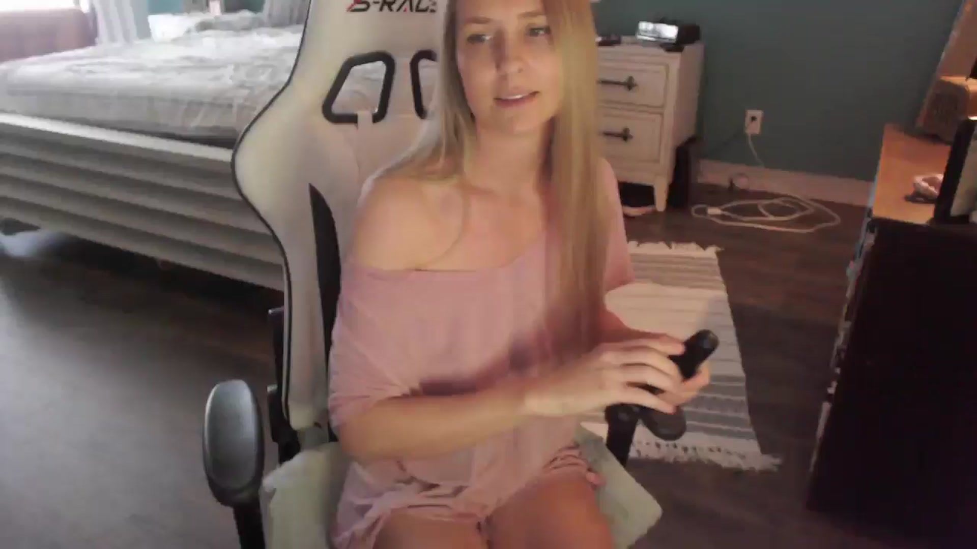 Gallery image thumbnail from ZenZoey's myfreecams stream on, 01/26/2026, 19:14 image 1 of 20