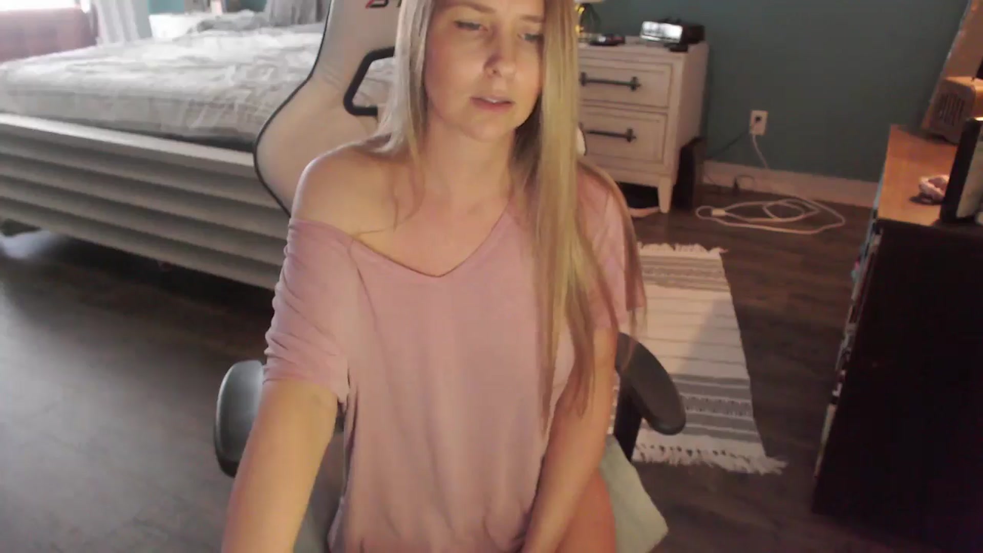 Gallery image thumbnail from ZenZoey's myfreecams stream on, 01/26/2026, 19:14 image 3 of 20