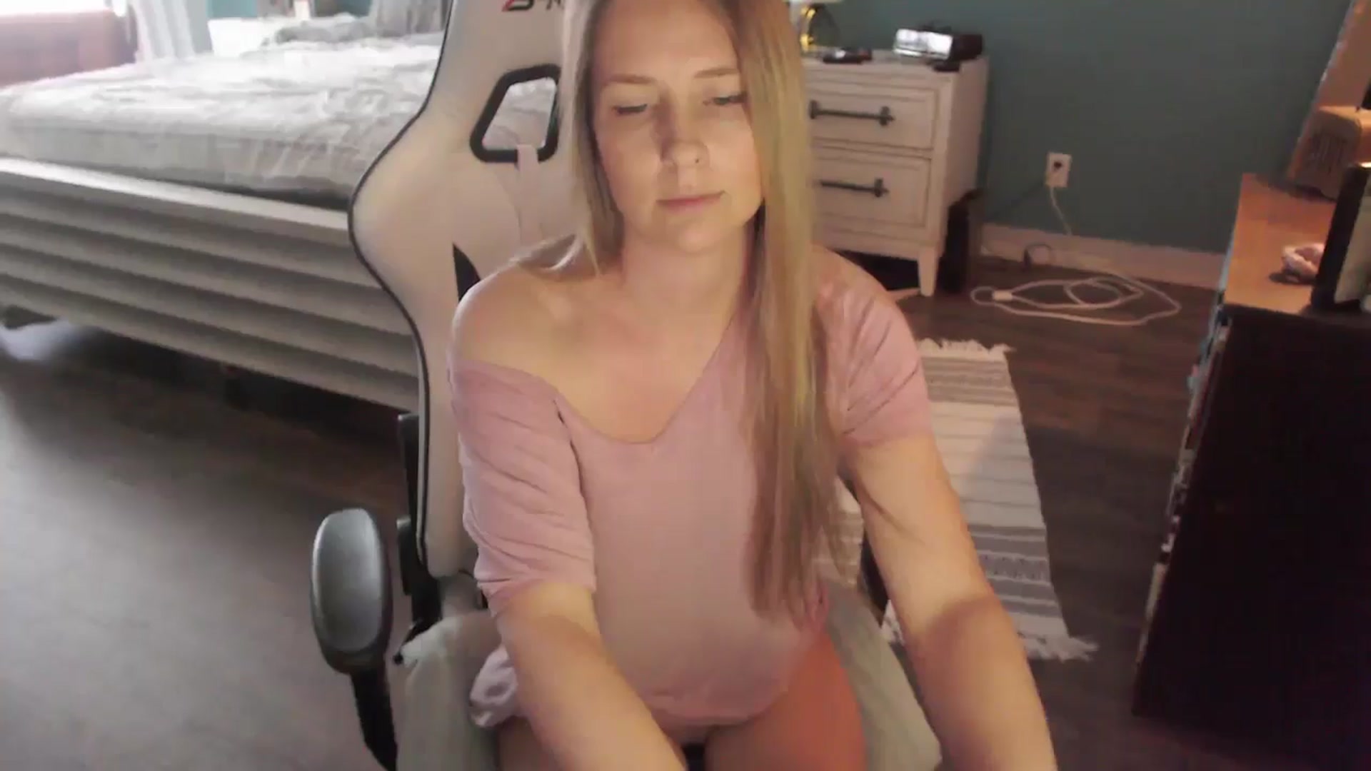 Gallery image thumbnail from ZenZoey's myfreecams stream on, 01/26/2026, 19:14 image 14 of 20