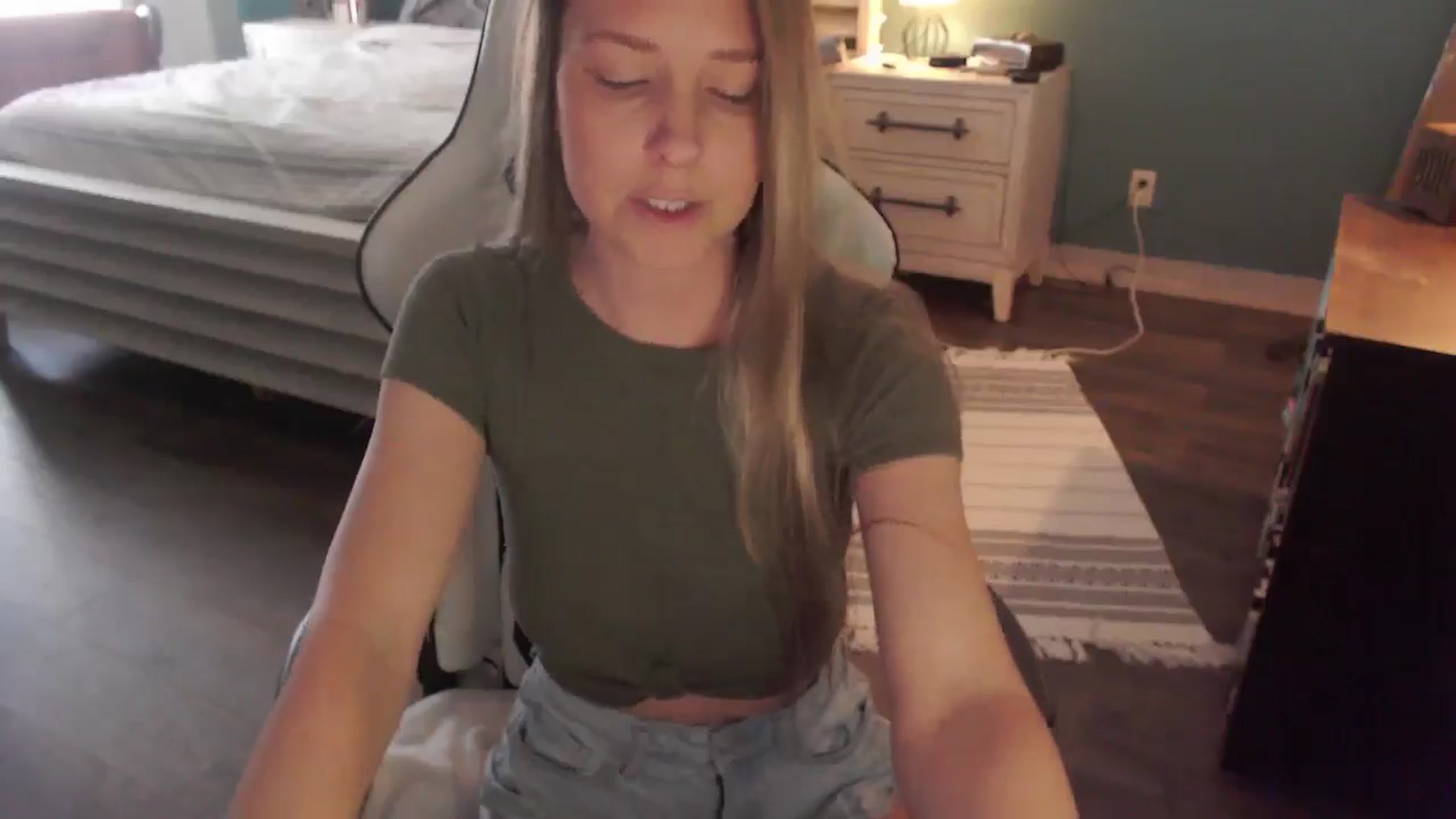 Gallery image thumbnail from ZenZoey's myfreecams stream on, 01/28/2026, 17:07 image 14 of 20