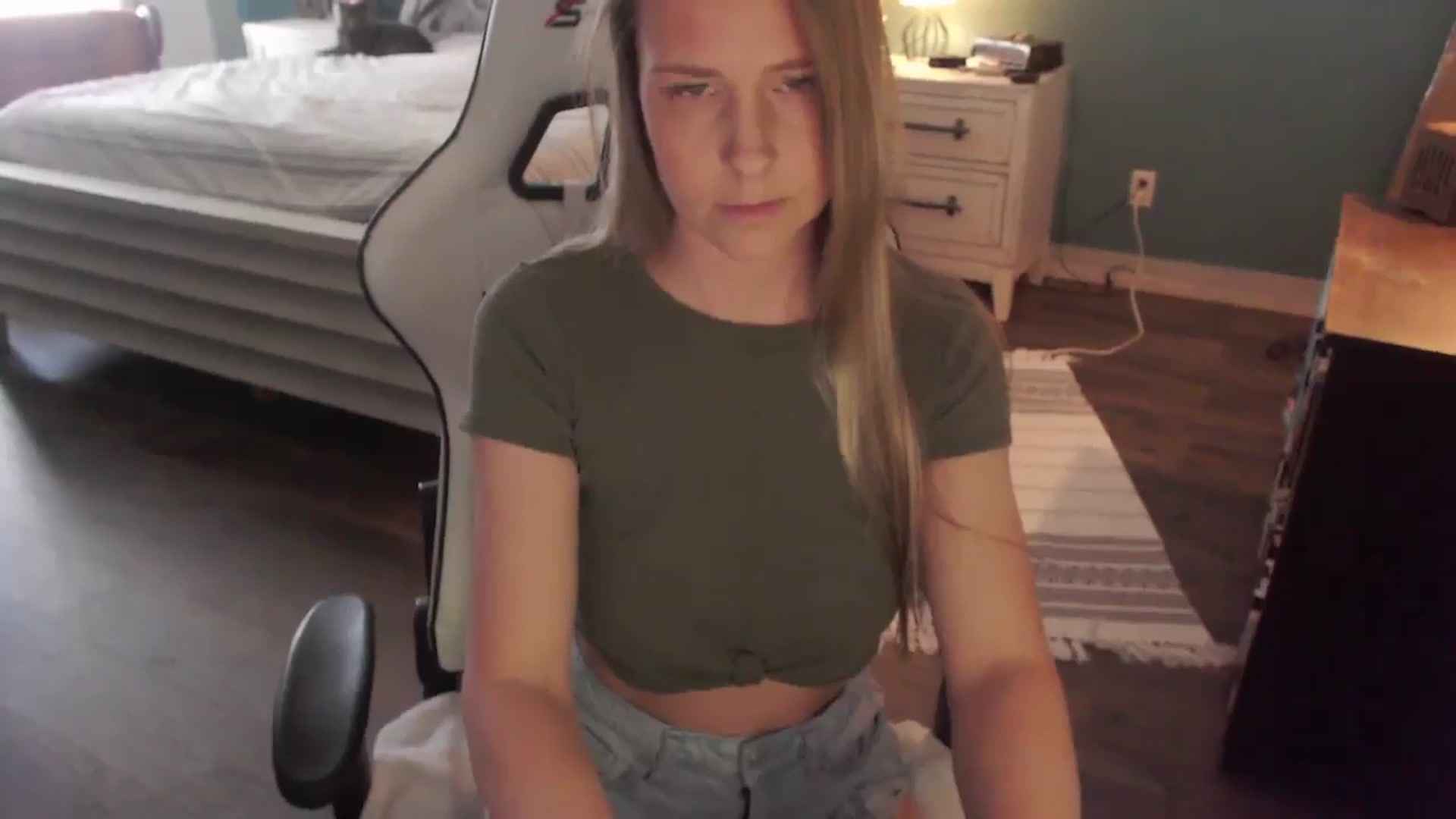 Gallery image thumbnail from ZenZoey's myfreecams stream on, 01/28/2026, 17:07 image 15 of 20