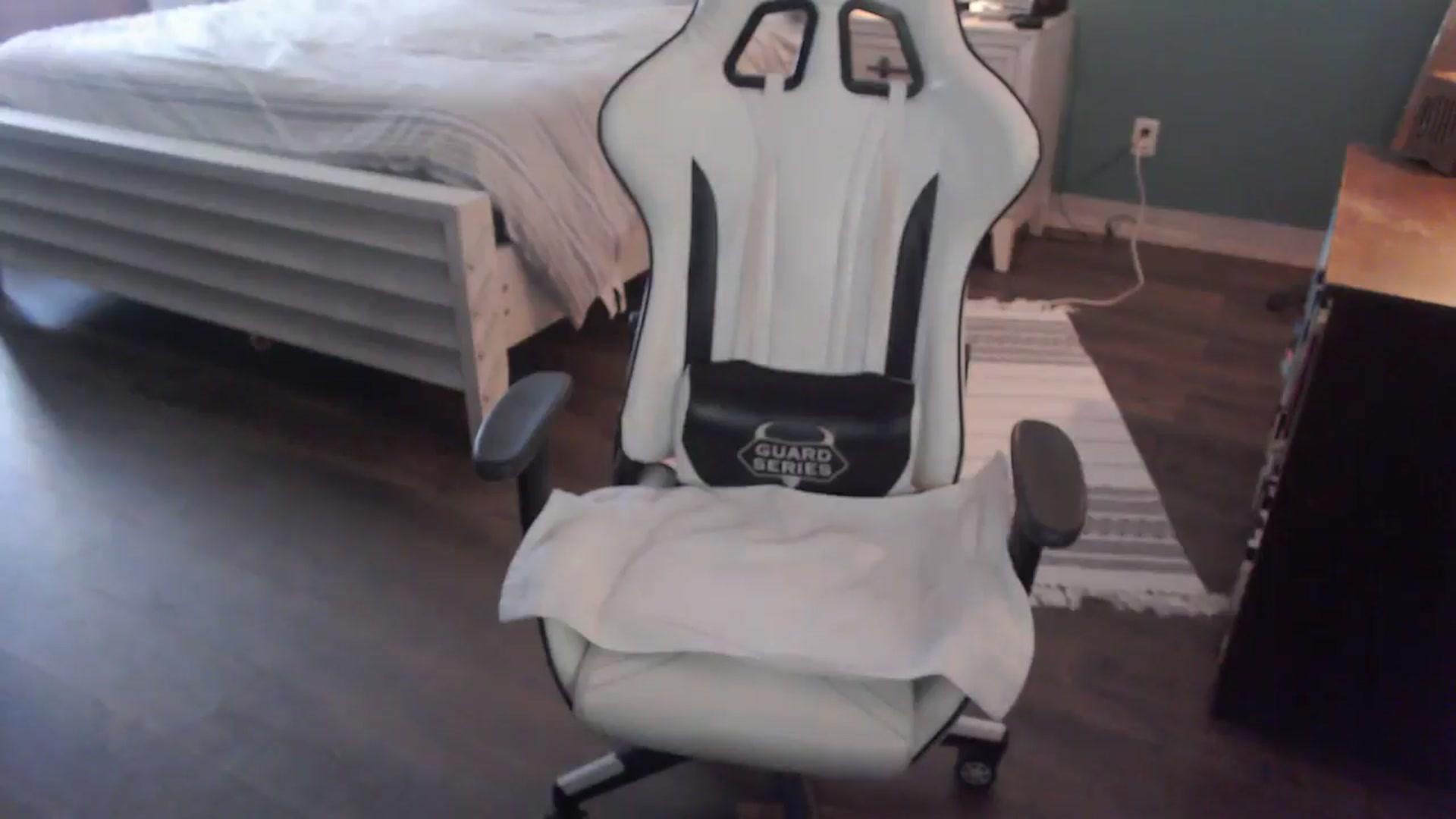 Gallery image thumbnail from ZenZoey's myfreecams stream on, 01/28/2026, 17:07 image 2 of 20