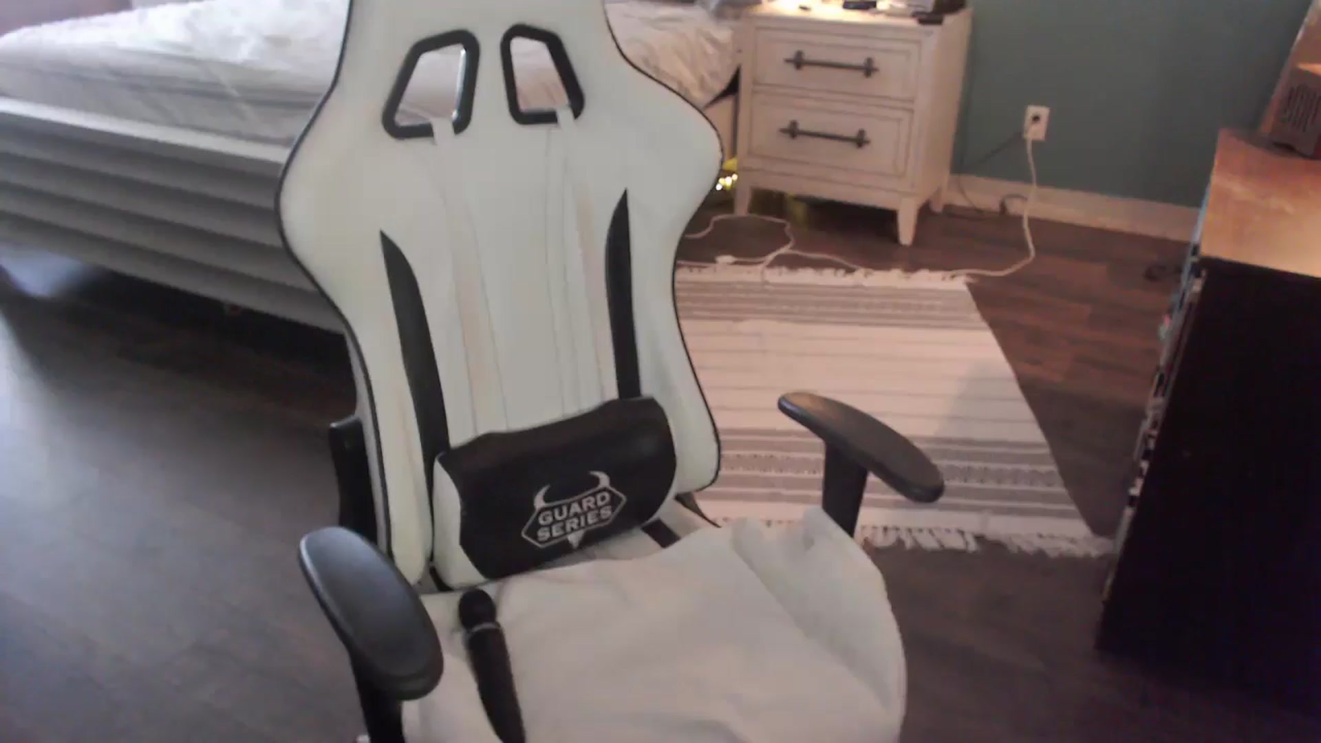 Gallery image thumbnail from ZenZoey's myfreecams stream on, 01/28/2026, 17:07 image 12 of 20