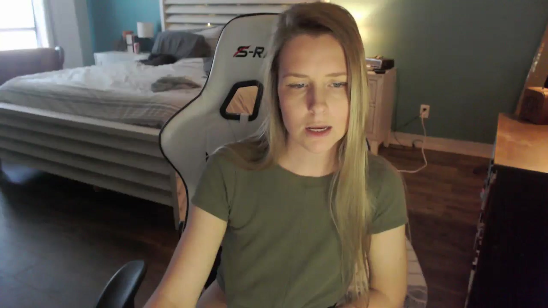 Gallery image thumbnail from ZenZoey's myfreecams stream on, 01/28/2026, 18:01 image 19 of 20